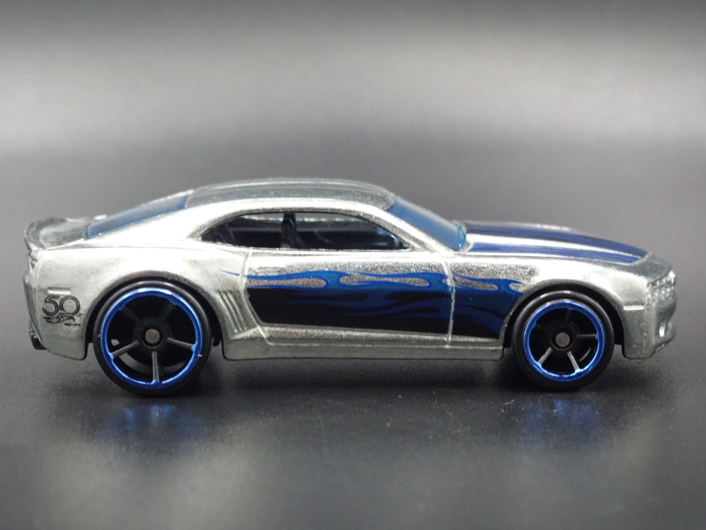 2010-2015 CHEVY CHEVROLET CAMARO SILVER 1:64 SCALE DIORAMA DIECAST MODEL CAR
