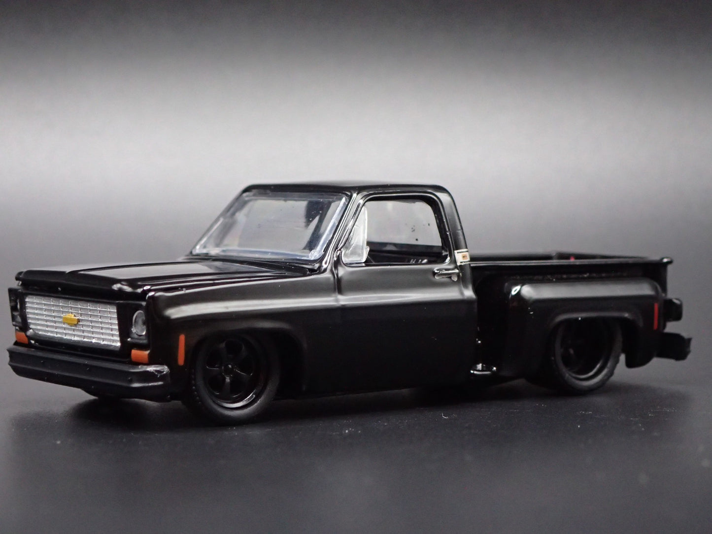 1973 73 CHEVY CHEVROLET STEPSIDE SQUARE BODY TRUCK 1:64 SCALE DIECAST MODEL CAR