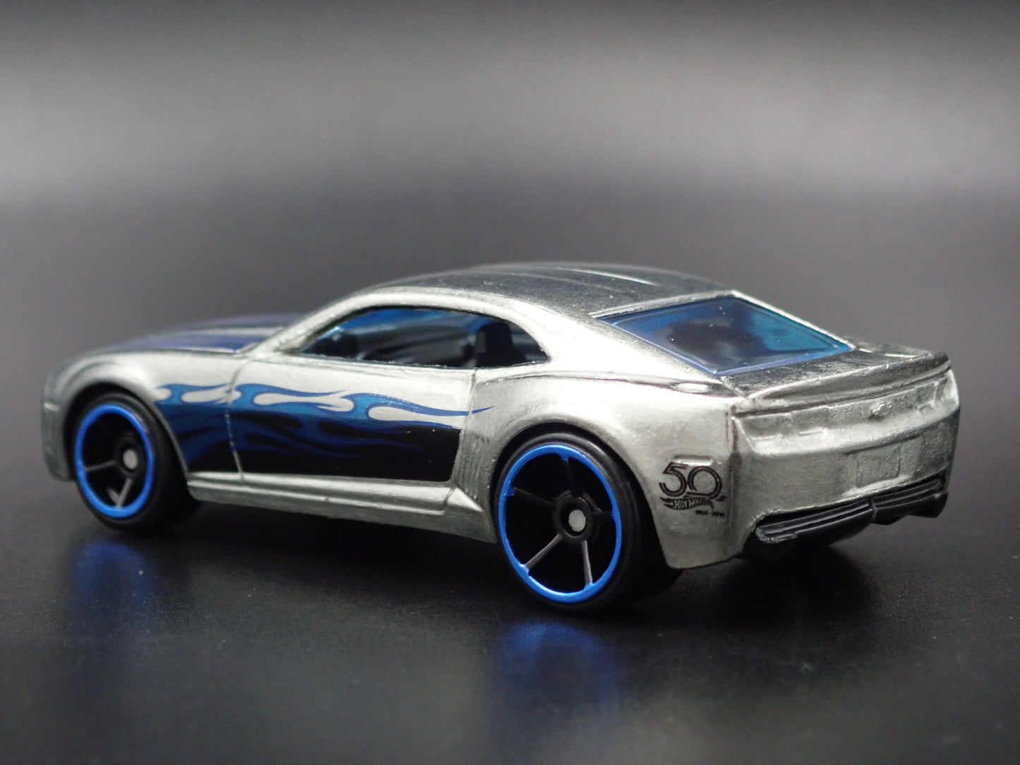 2010-2015 CHEVY CHEVROLET CAMARO SILVER 1:64 SCALE DIORAMA DIECAST MODEL CAR