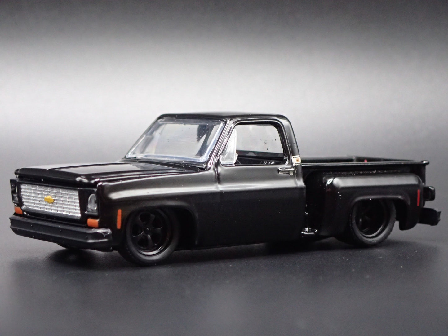 1973 73 CHEVY CHEVROLET STEPSIDE SQUARE BODY TRUCK 1:64 SCALE DIECAST MODEL CAR