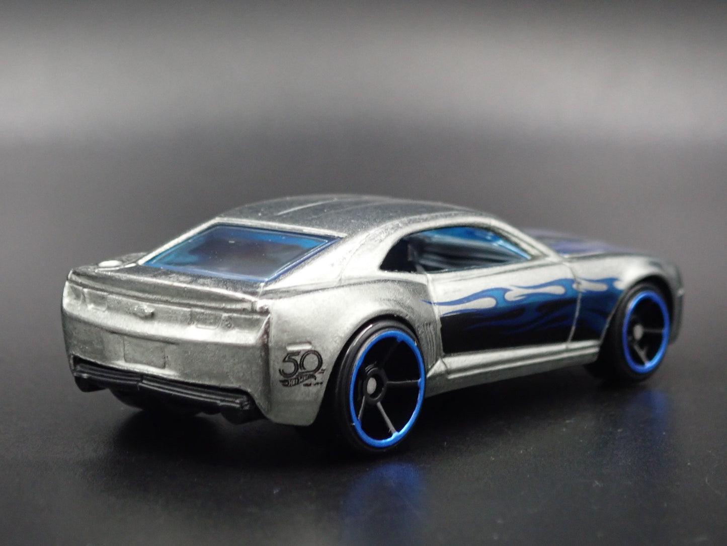 2010-2015 CHEVY CHEVROLET CAMARO SILVER 1:64 SCALE DIORAMA DIECAST MODEL CAR