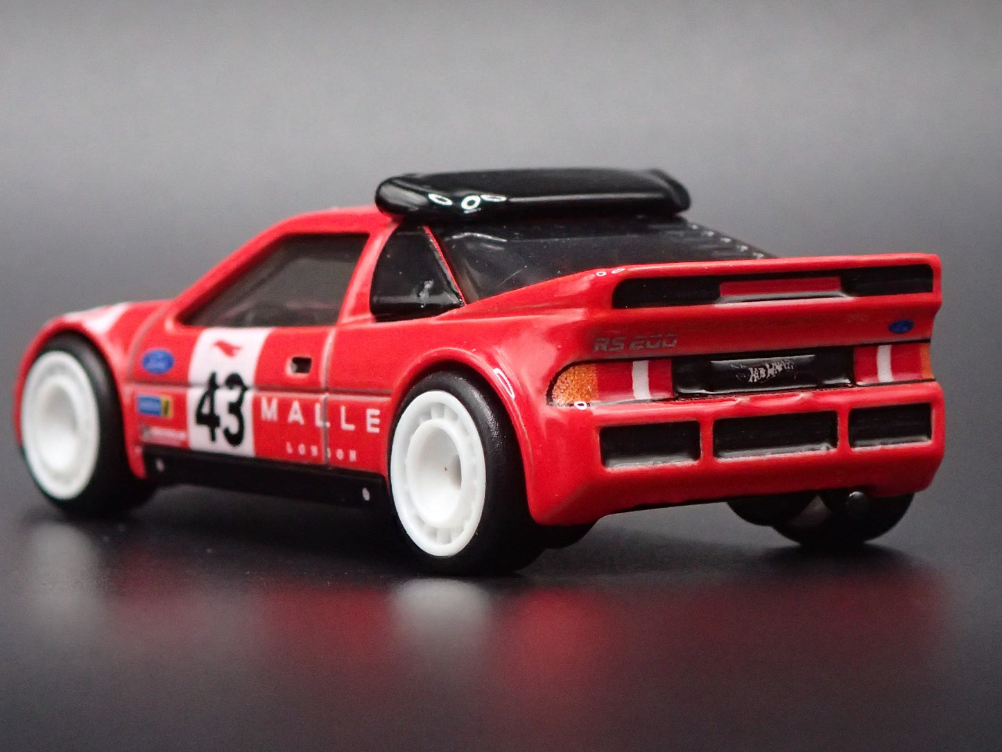 1984-1986 FORD RS200 RACE CAR RED 1:64 SCALE DIORAMA DIECAST MODEL CAR