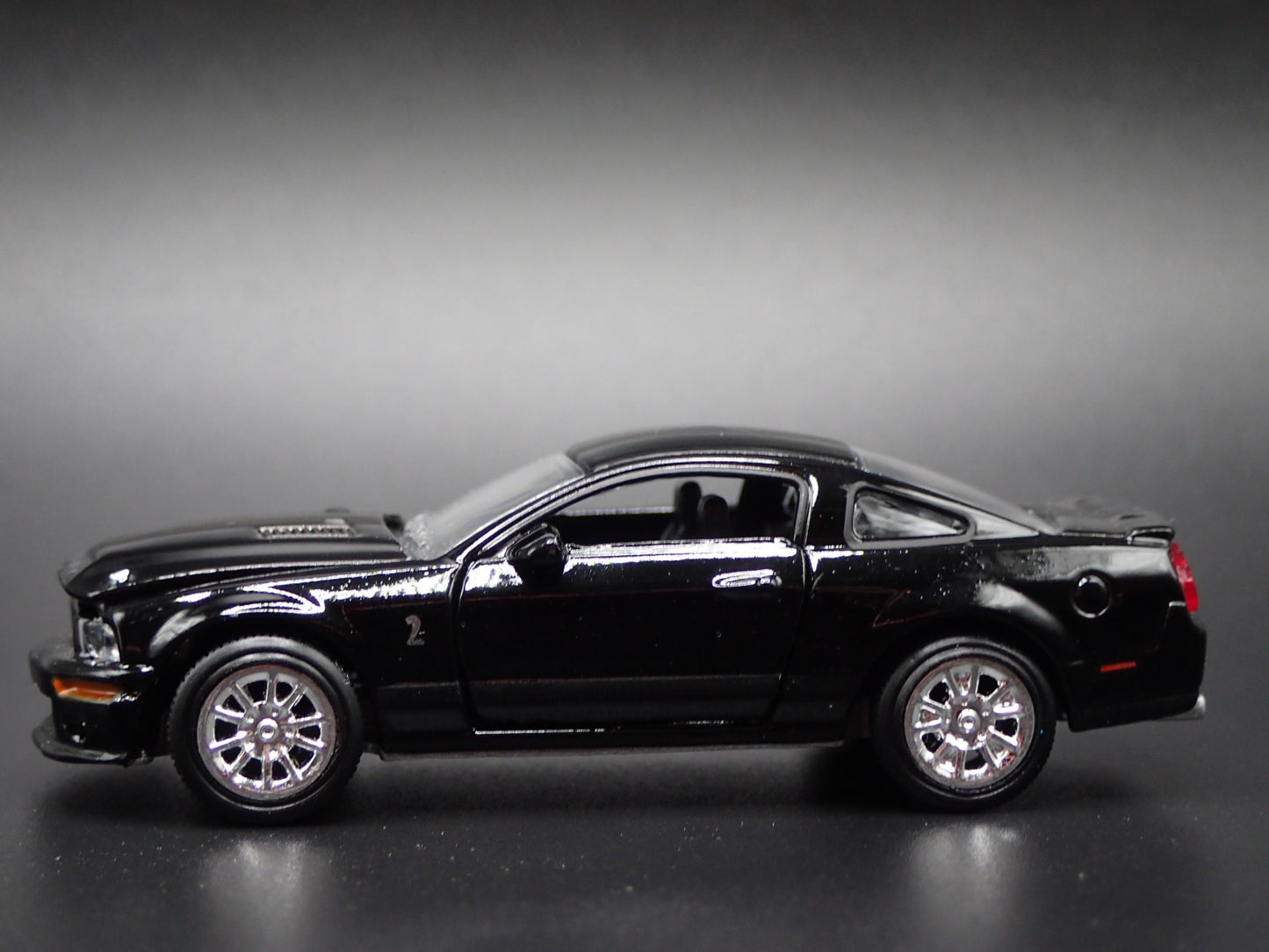 2008 FORD MUSTANG SHELBY GT500KR BLACK RARE 1:64 SCALE DIORAMA DIECAST MODEL CAR