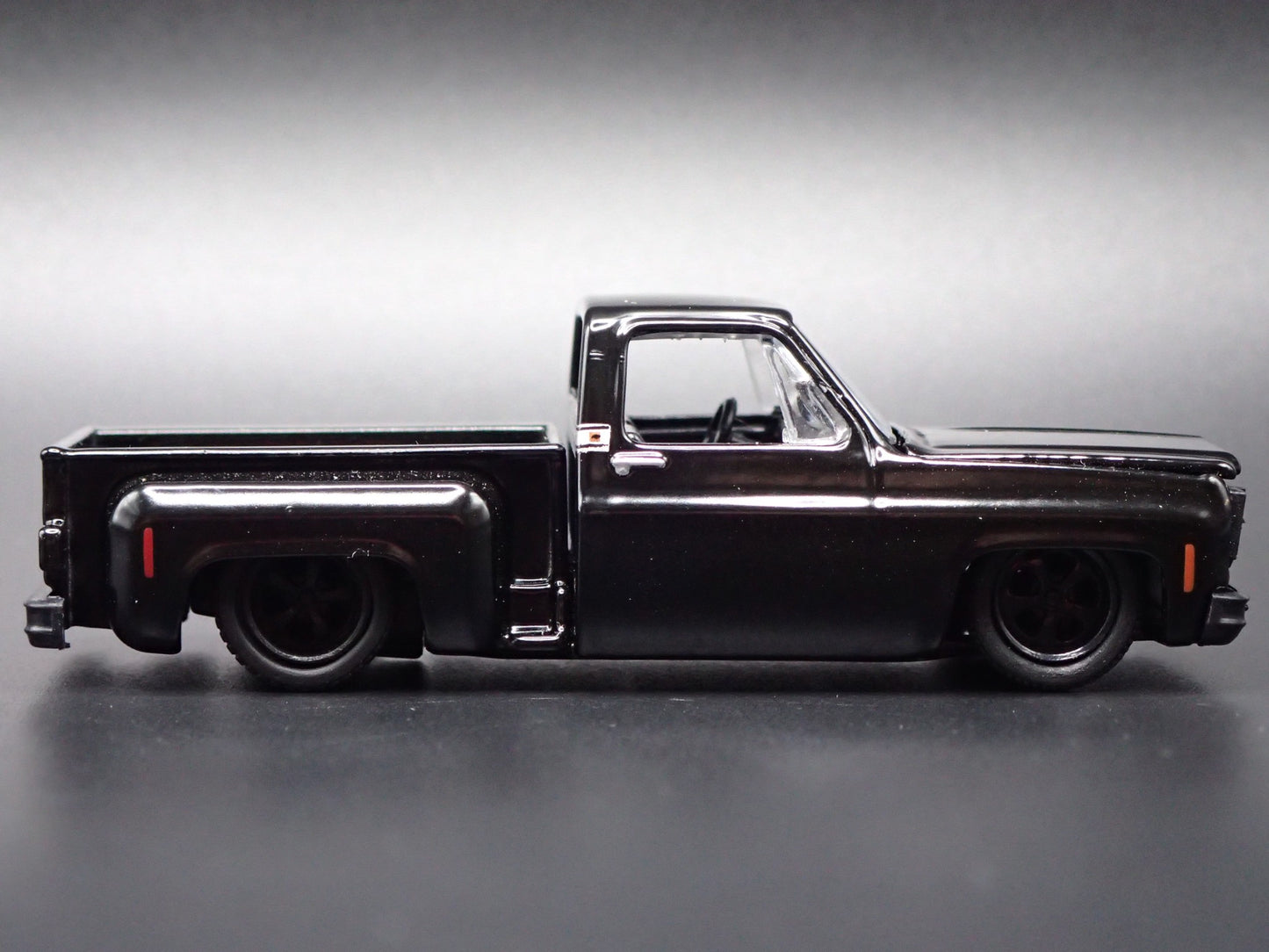 1973 73 CHEVY CHEVROLET STEPSIDE SQUARE BODY TRUCK 1:64 SCALE DIECAST MODEL CAR