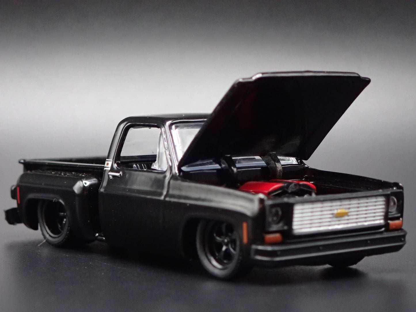 1973 73 CHEVY CHEVROLET STEPSIDE SQUARE BODY TRUCK 1:64 SCALE DIECAST MODEL CAR