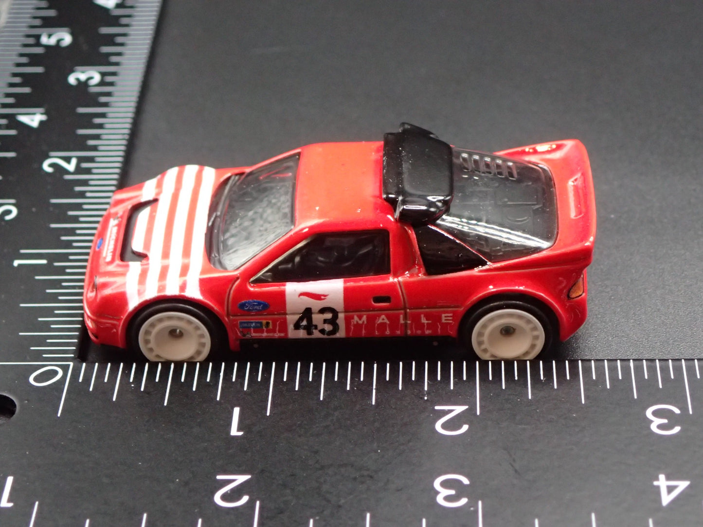 1984-1986 FORD RS200 RACE CAR RED 1:64 SCALE DIORAMA DIECAST MODEL CAR