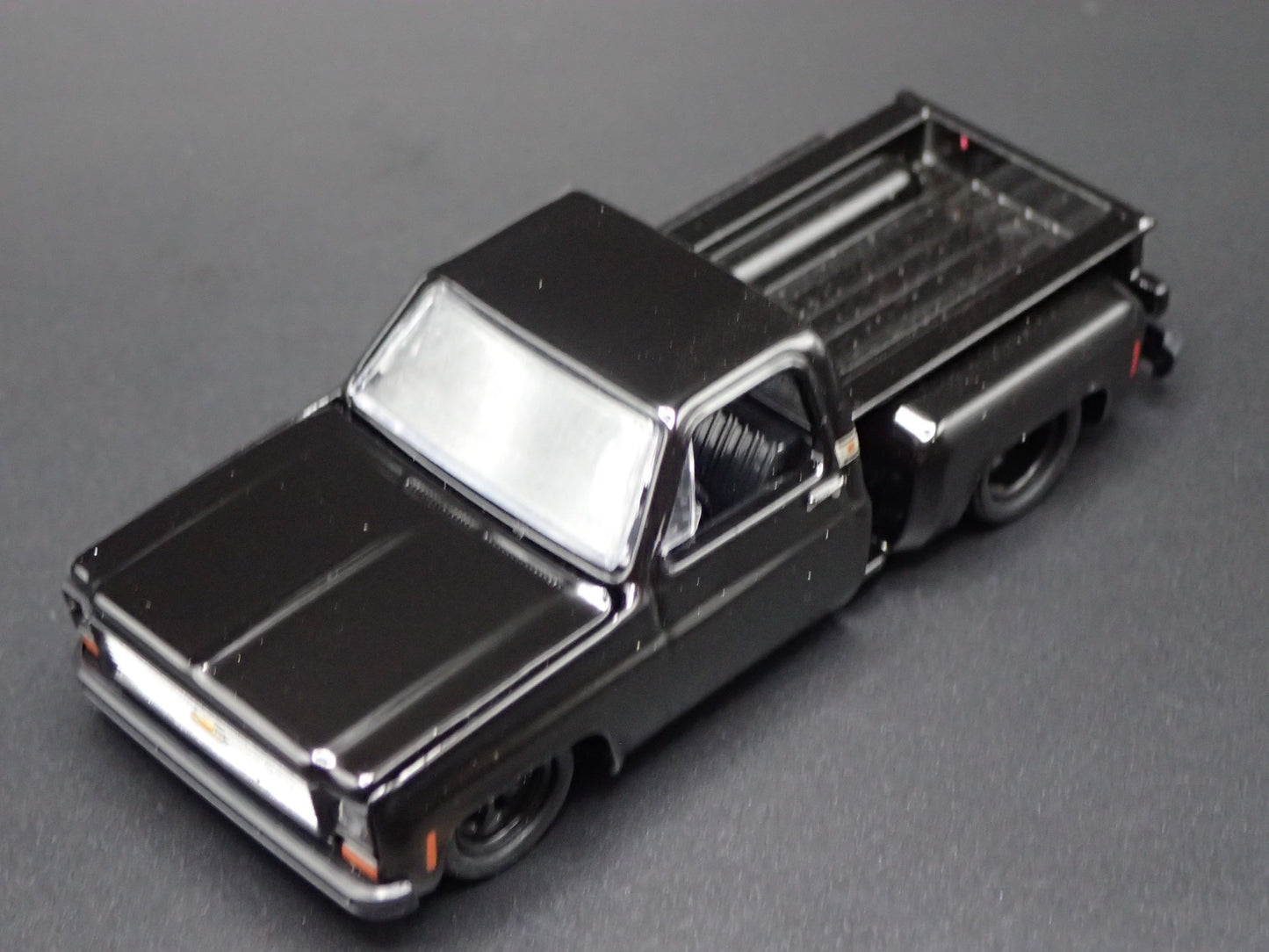 1973 73 CHEVY CHEVROLET STEPSIDE SQUARE BODY TRUCK 1:64 SCALE DIECAST MODEL CAR