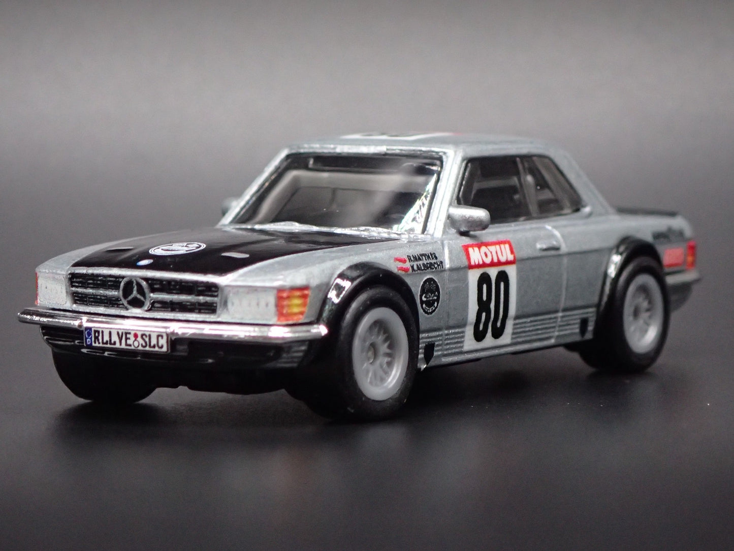 1971-1989 MERCEDES-BENZ 500 SLC RALLYE 1:64 SCALE DIORAMA DIECAST MODEL CAR