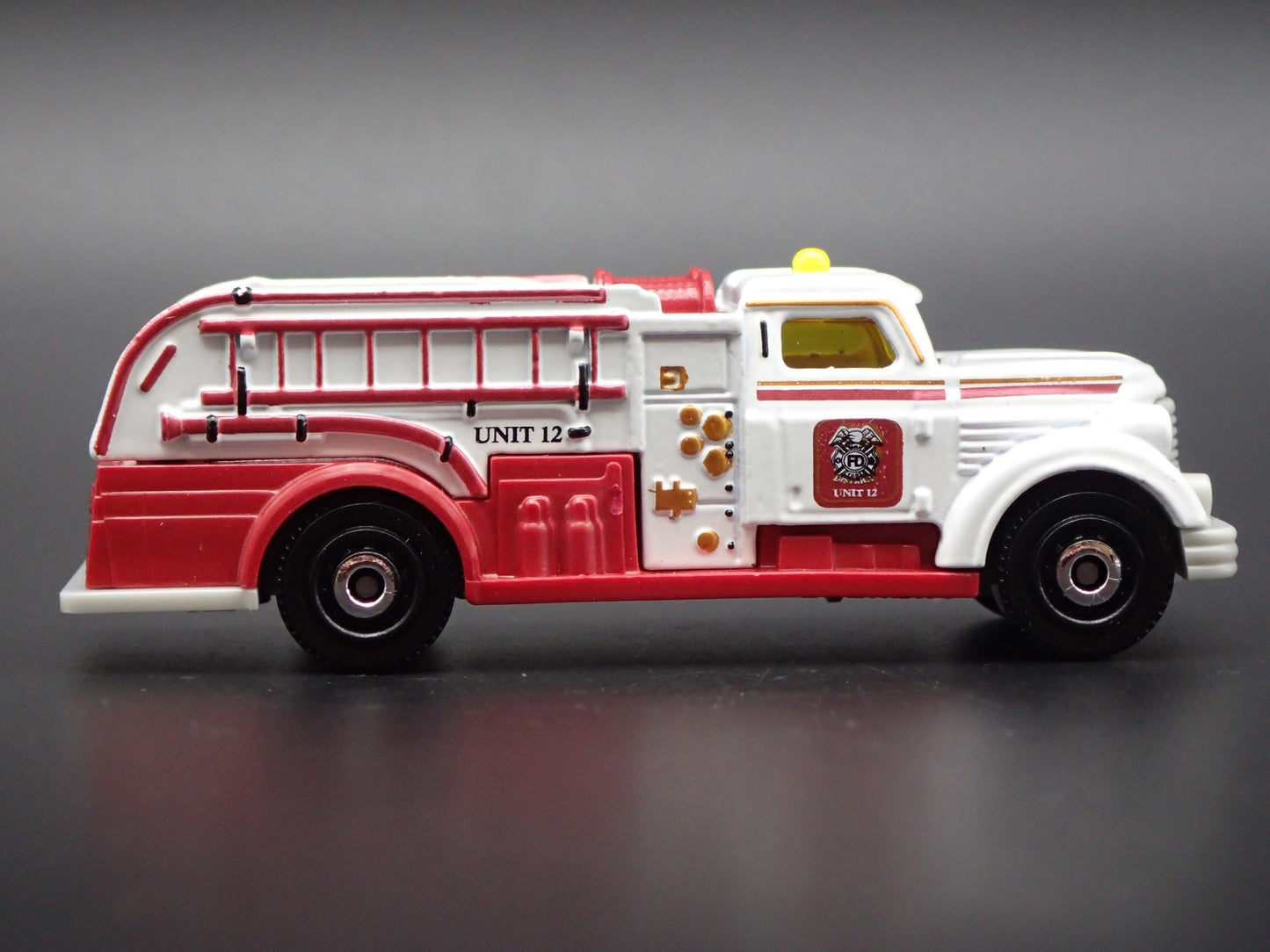 VINTAGE FIRE TRUCK THEME 1:64 MB SCALE COLLECTIBLE DIORAMA DIECAST MODEL CAR
