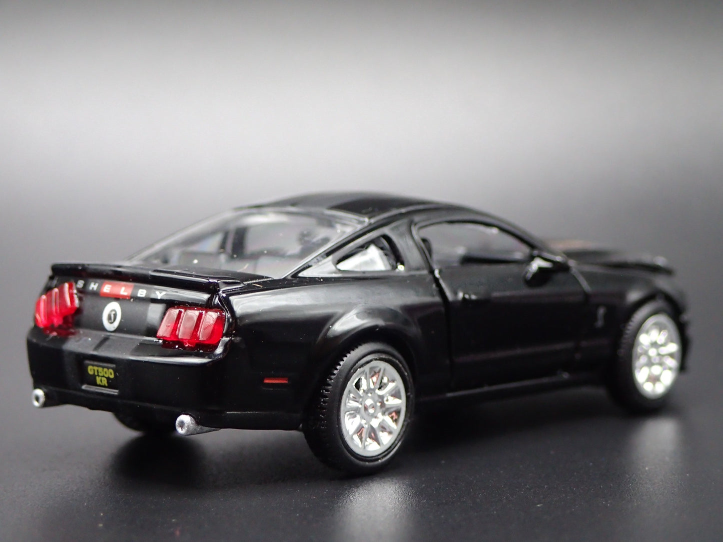 2008 FORD MUSTANG SHELBY GT500KR BLACK RARE 1:64 SCALE DIORAMA DIECAST MODEL CAR