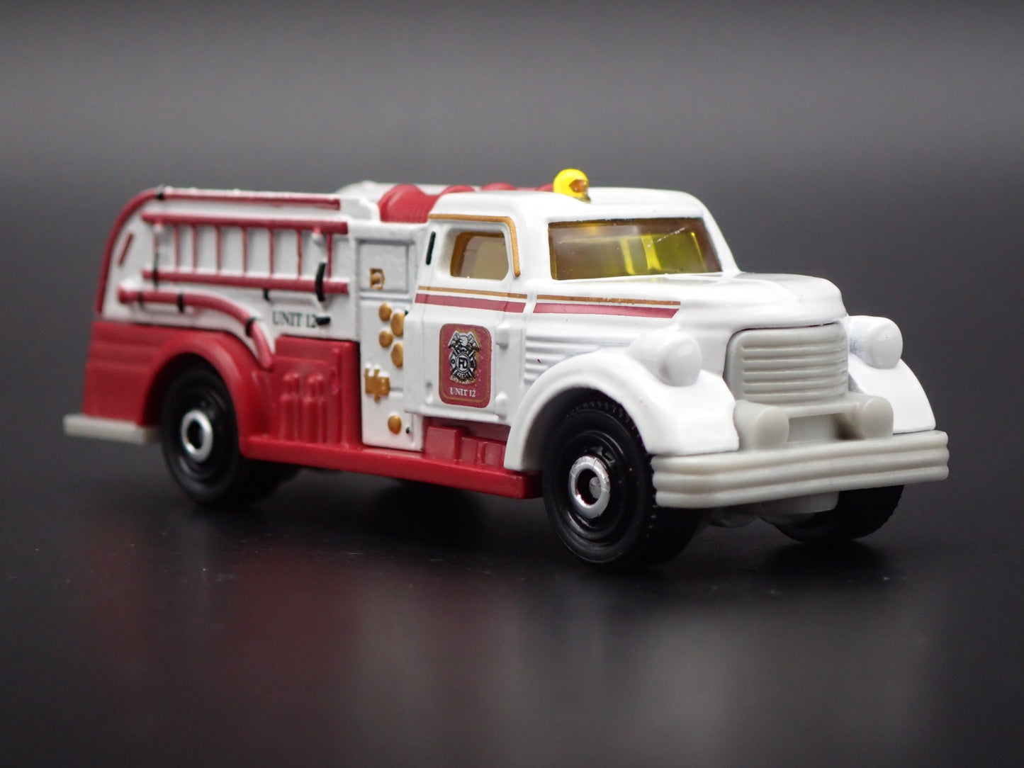 VINTAGE FIRE TRUCK THEME 1:64 MB SCALE COLLECTIBLE DIORAMA DIECAST MODEL CAR