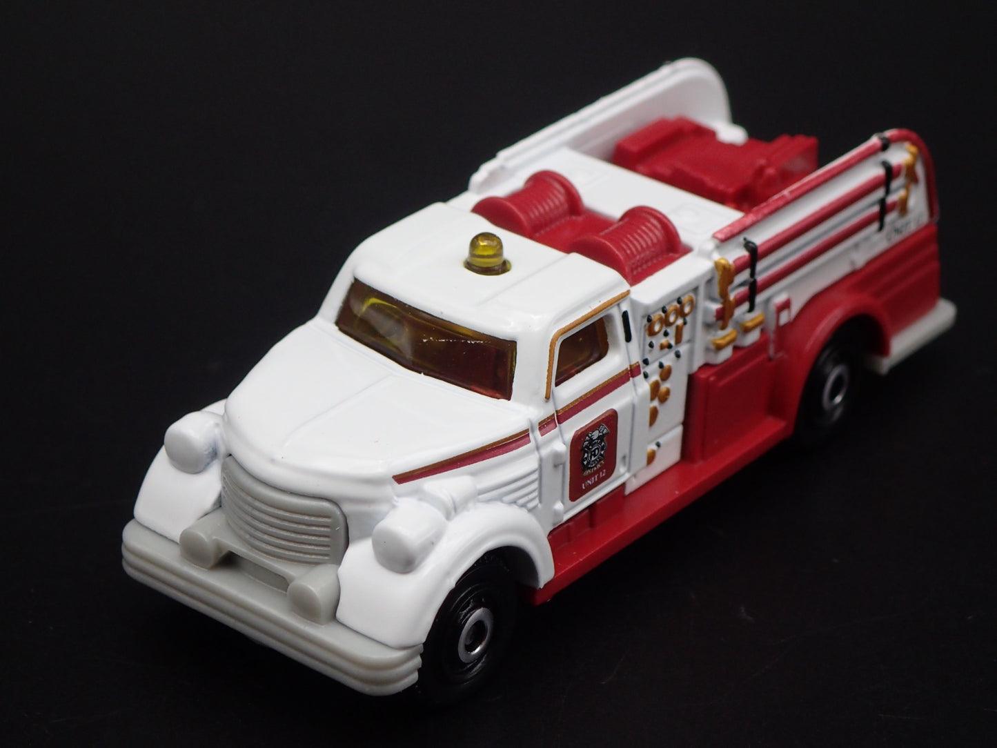 VINTAGE FIRE TRUCK THEME 1:64 MB SCALE COLLECTIBLE DIORAMA DIECAST MODEL CAR