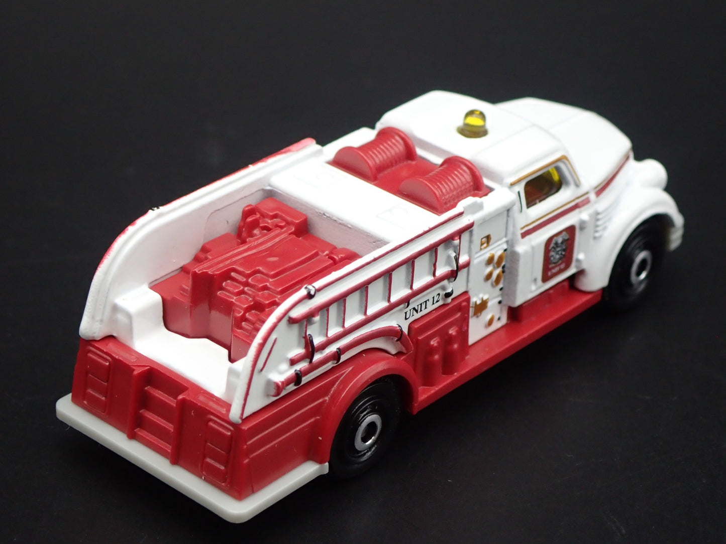 VINTAGE FIRE TRUCK THEME 1:64 MB SCALE COLLECTIBLE DIORAMA DIECAST MODEL CAR
