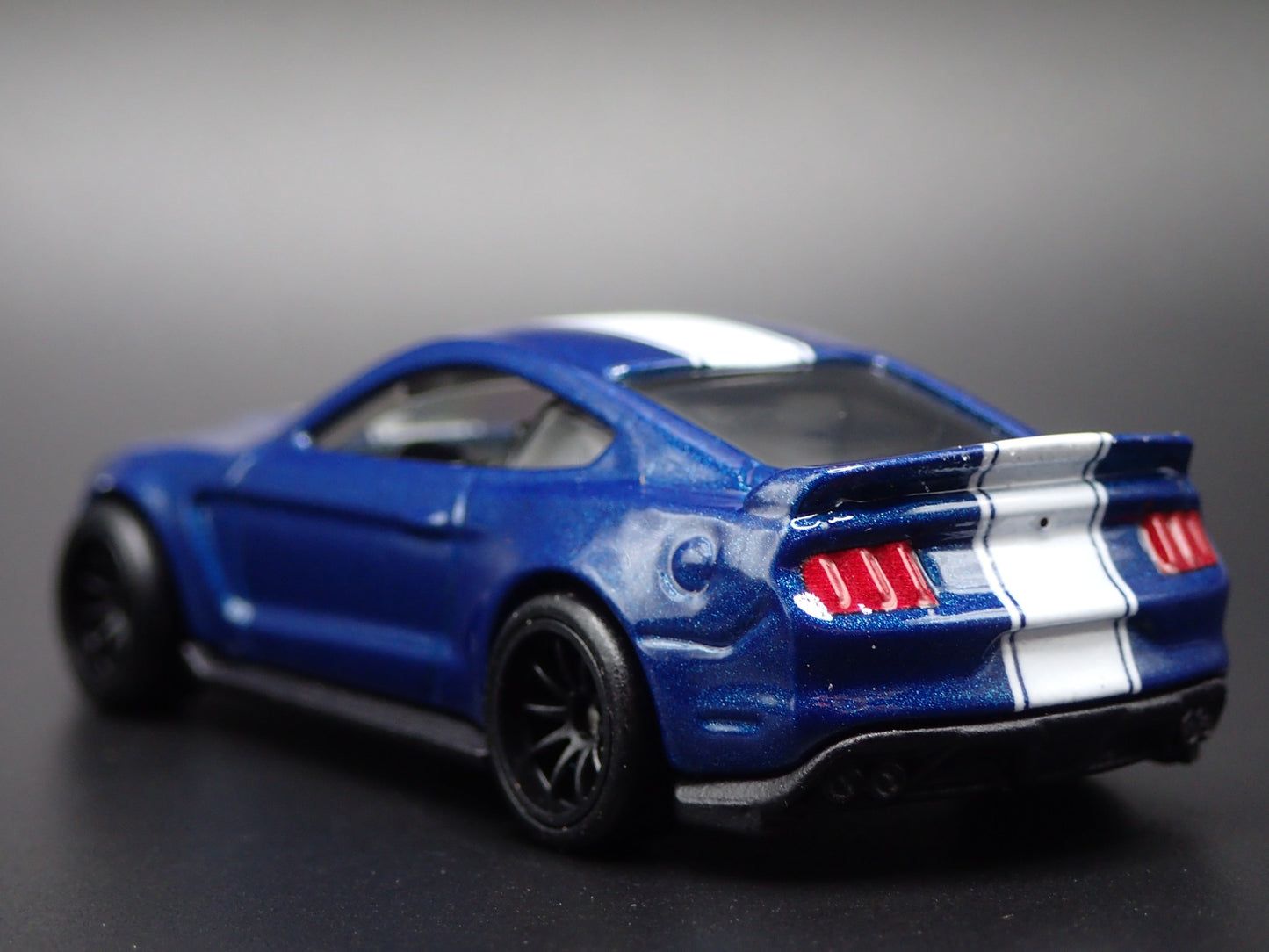 2015-2017 FORD MUSTANG SHELBY GT350R BLUE 1:64 SCALE DIORAMA DIECAST MODEL CAR