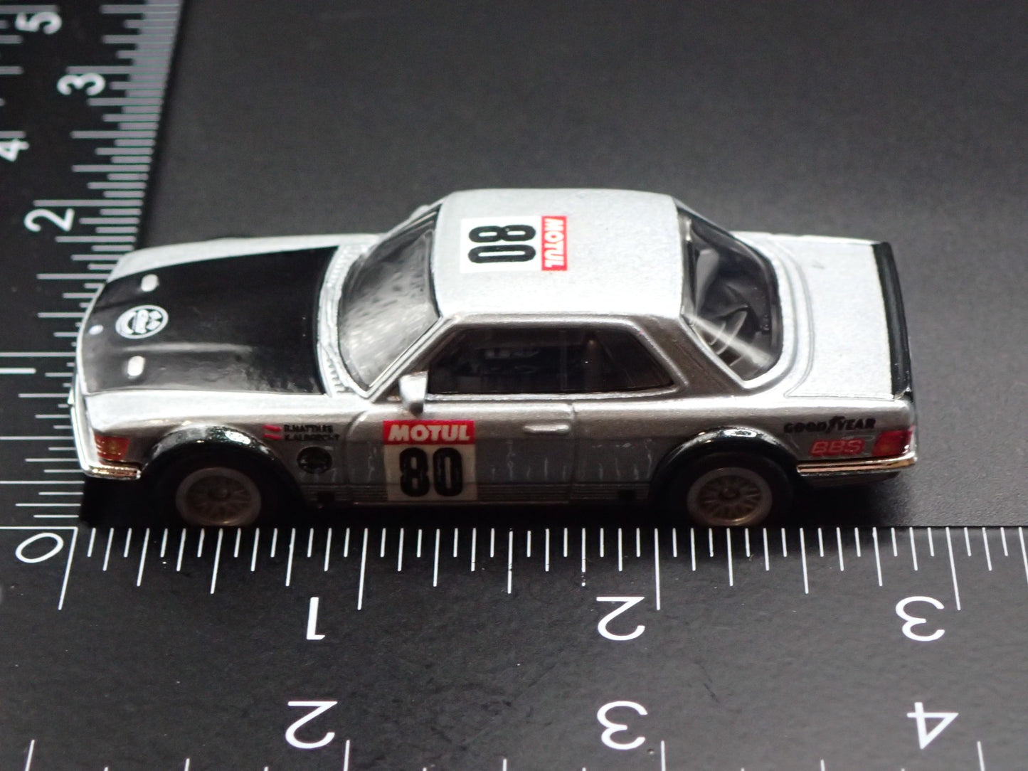 1971-1989 MERCEDES-BENZ 500 SLC RALLYE 1:64 SCALE DIORAMA DIECAST MODEL CAR