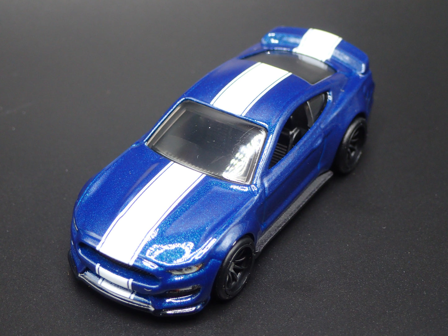 2015-2017 FORD MUSTANG SHELBY GT350R BLUE 1:64 SCALE DIORAMA DIECAST MODEL CAR