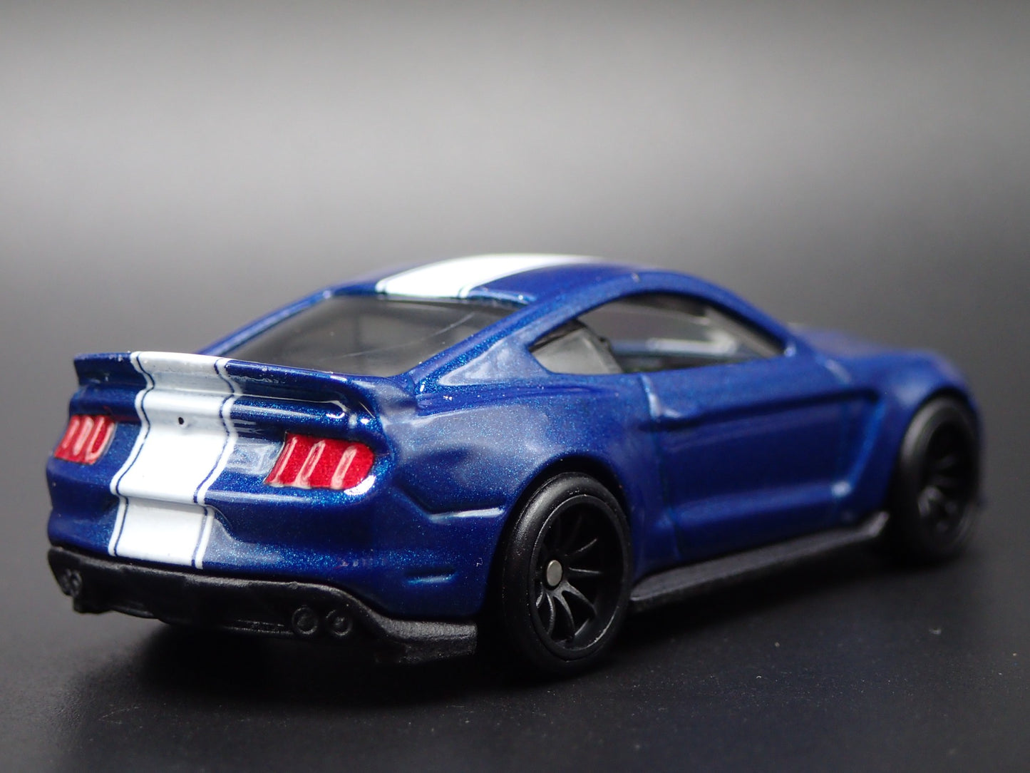 2015-2017 FORD MUSTANG SHELBY GT350R BLUE 1:64 SCALE DIORAMA DIECAST MODEL CAR
