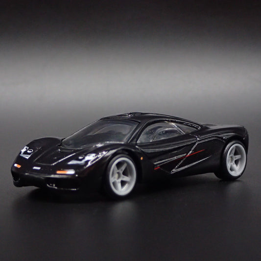 1992-1998 MCLAREN F1 SUPER CAR 1:64 SCALE COLLECTIBLE DIORAMA DIECAST MODEL CAR