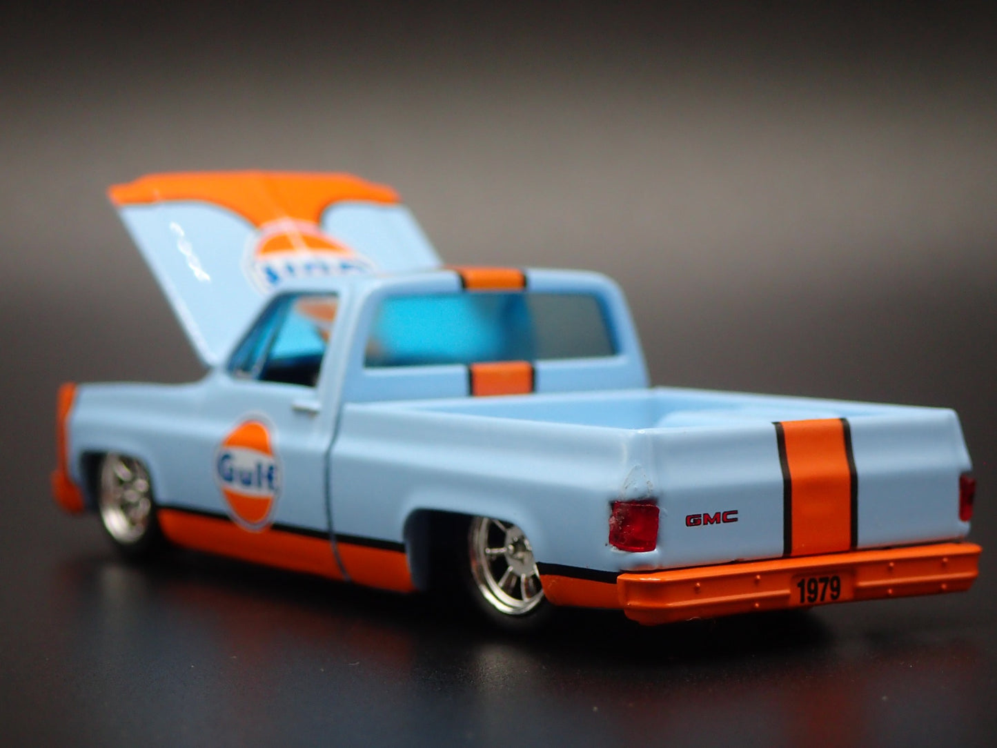 1979 79 GMC SIERRA CLASSIC 15 SHORT BED GULF OIL 1/64 SCALE DIECAST MODEL CAR