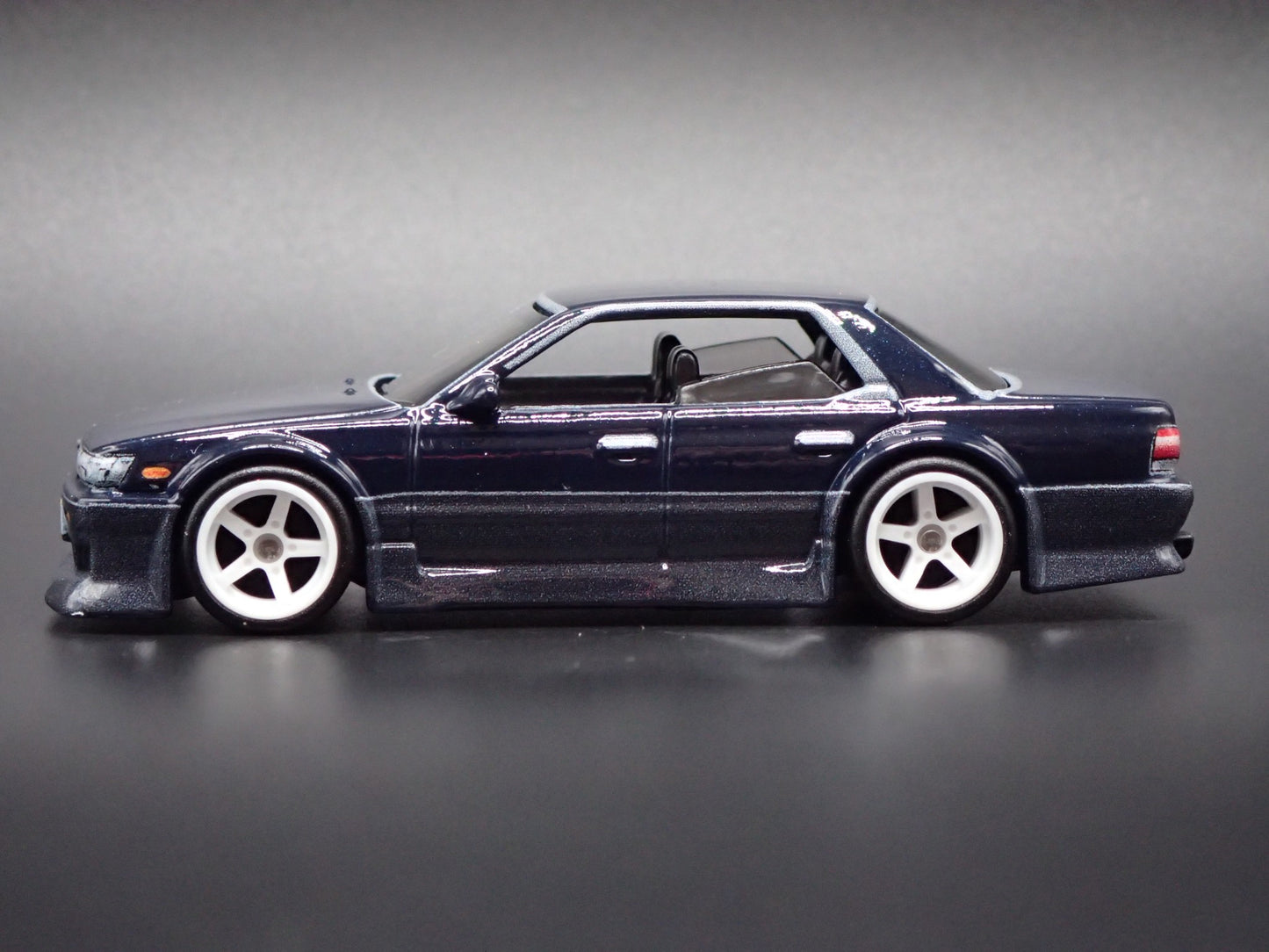 1989-1993 NISSAN LAUREL C33 BLACK 1:64 SCALE DIORAMA DIECAST MODEL CAR