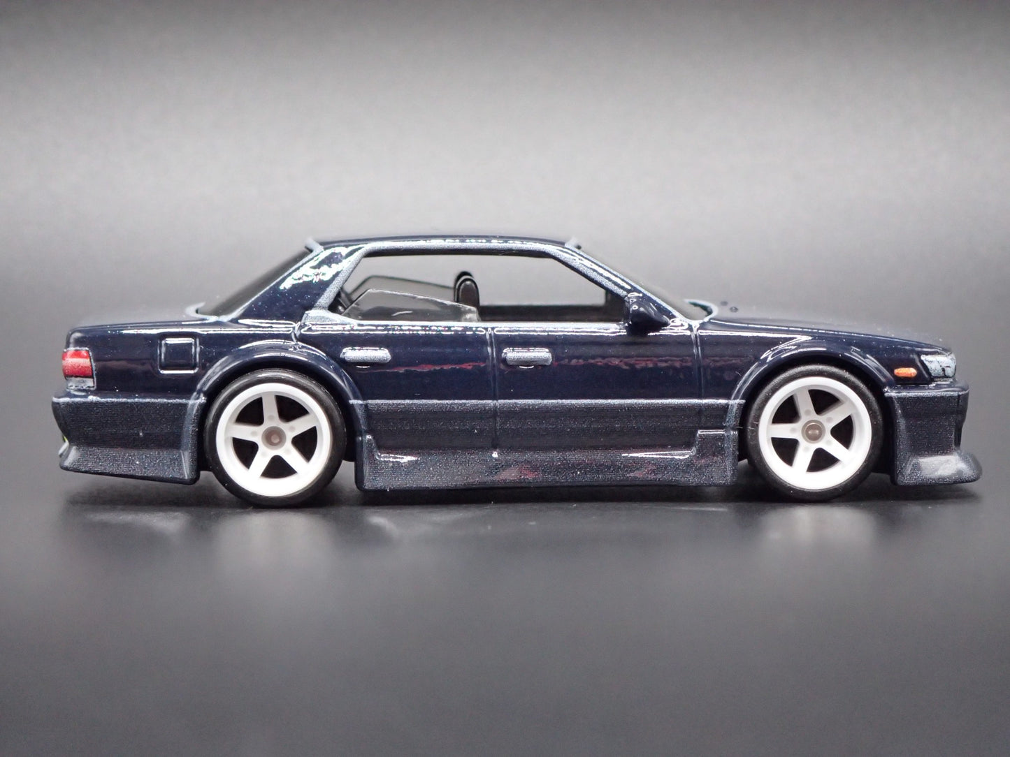 1989-1993 NISSAN LAUREL C33 BLACK 1:64 SCALE DIORAMA DIECAST MODEL CAR