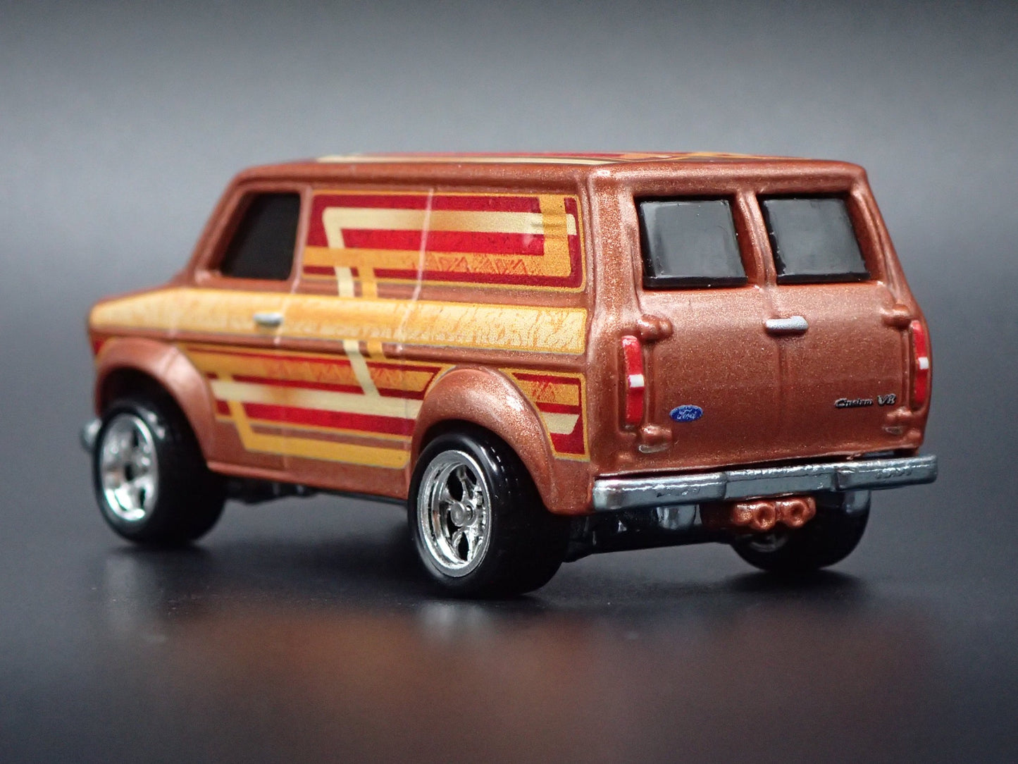 1965-1977 FORD TRANSIT SUPERVAN BROWN 1:64 SCALE DIORAMA DIECAST MODEL CAR