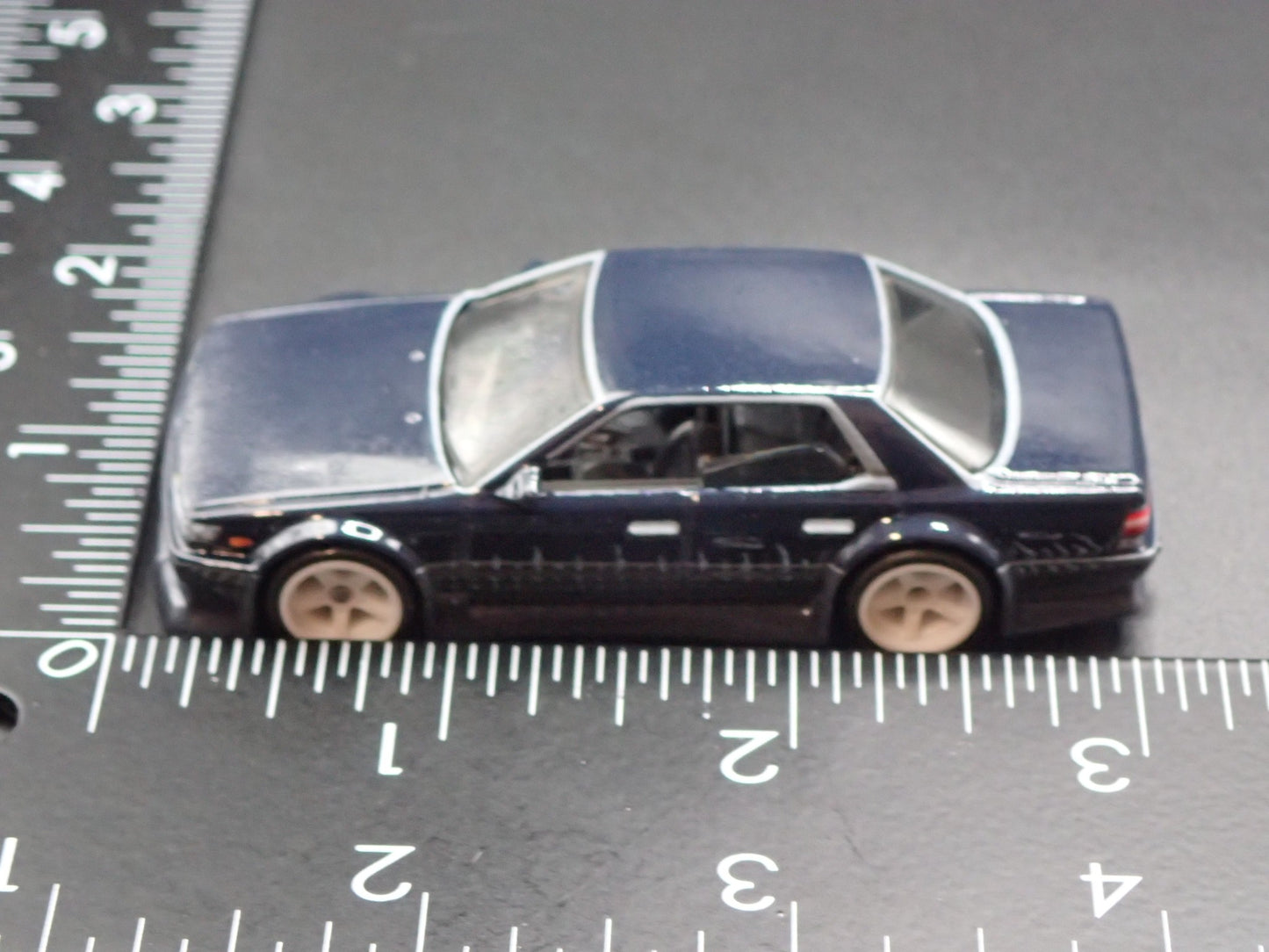 1989-1993 NISSAN LAUREL C33 BLACK 1:64 SCALE DIORAMA DIECAST MODEL CAR