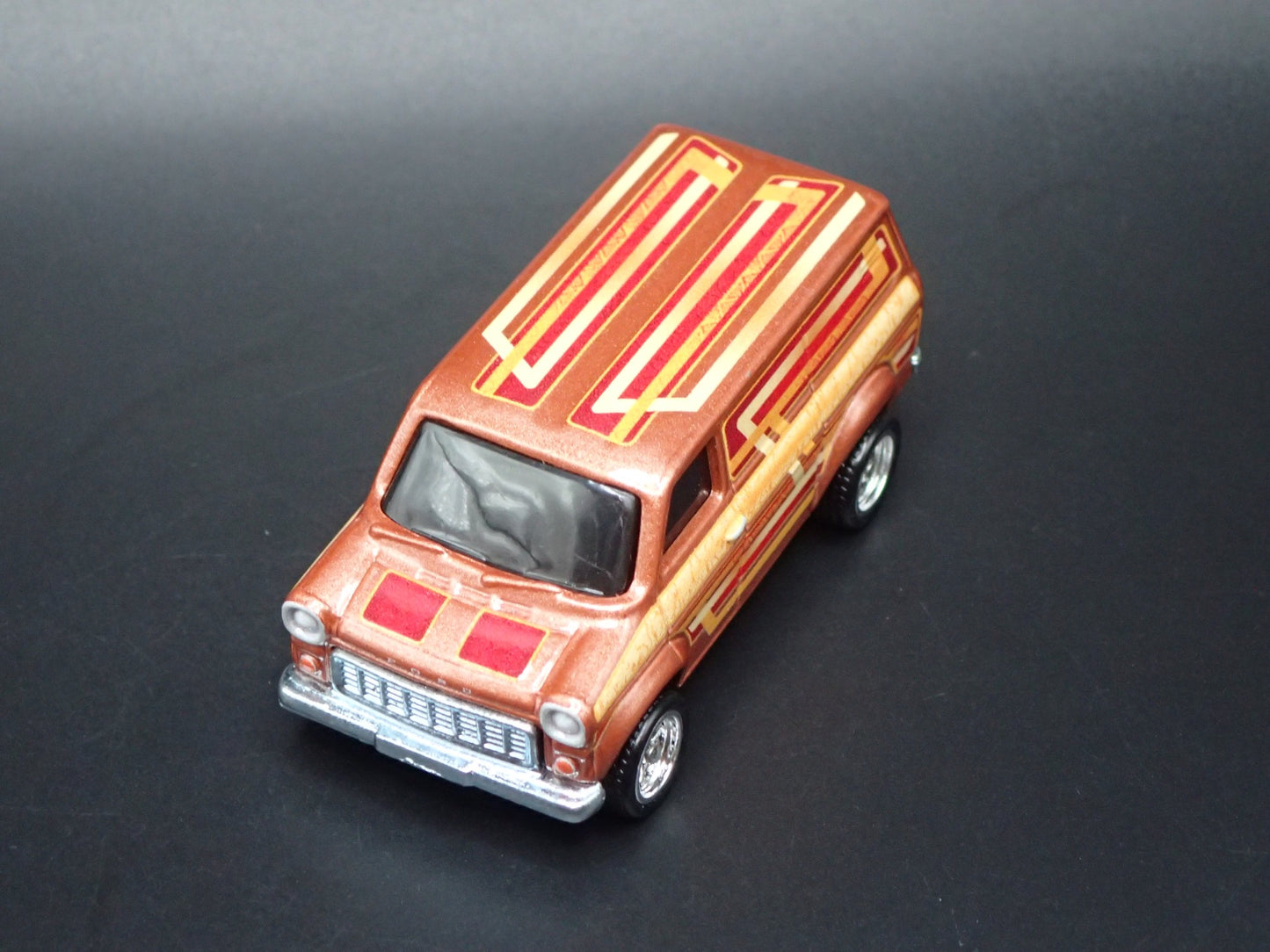 1965-1977 FORD TRANSIT SUPERVAN BROWN 1:64 SCALE DIORAMA DIECAST MODEL CAR