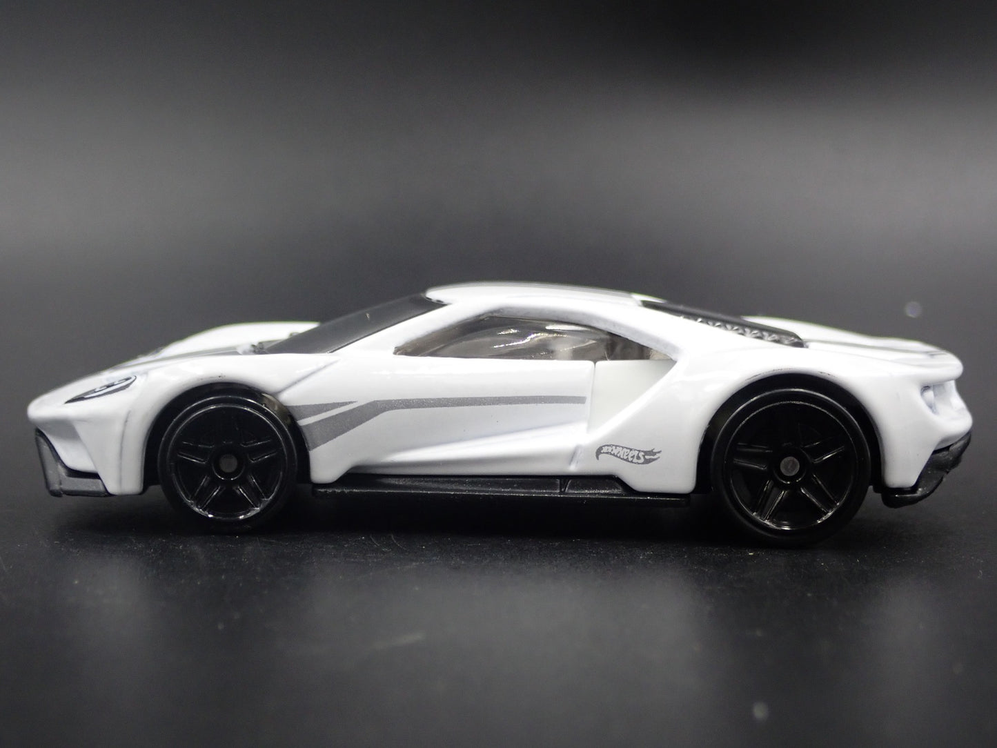 2017-2022 FORD GT SUPERCAR WHITE 1:64 SCALE COLLECTIBLE DIECAST MODEL CAR