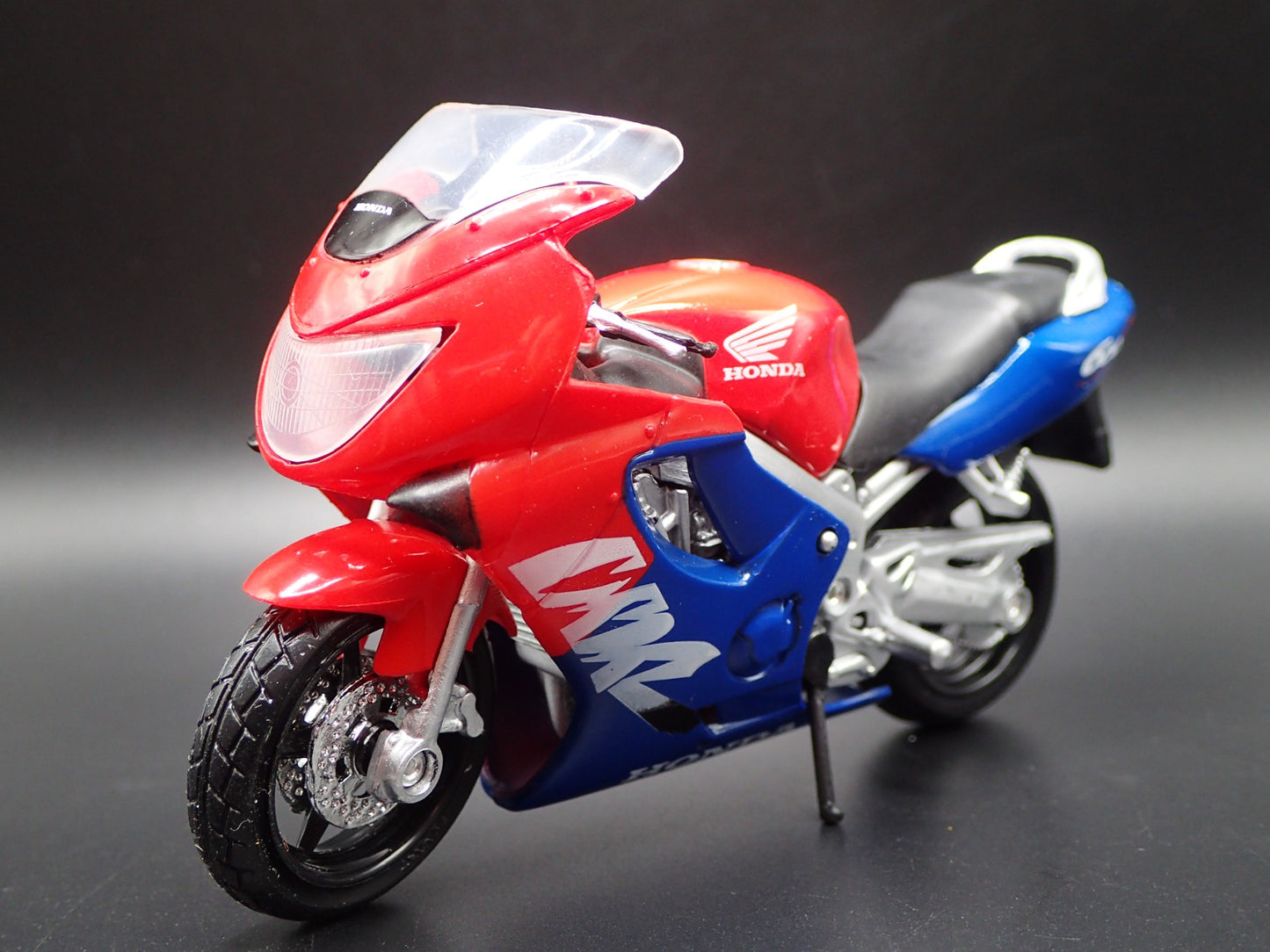 HONDA CBR 600F4 SPORTS BIKE MOTORCYCLE RED 1/18 SCALE DIORAMA DIECAST MODEL BIKE
