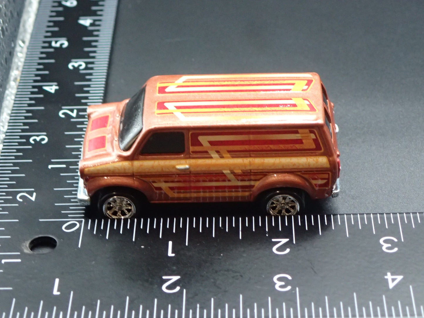 1965-1977 FORD TRANSIT SUPERVAN BROWN 1:64 SCALE DIORAMA DIECAST MODEL CAR