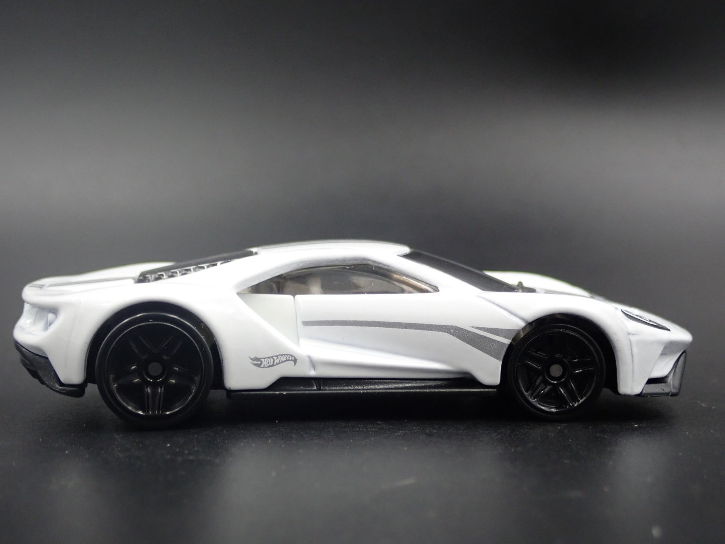 2017-2022 FORD GT SUPERCAR WHITE 1:64 SCALE COLLECTIBLE DIECAST MODEL CAR