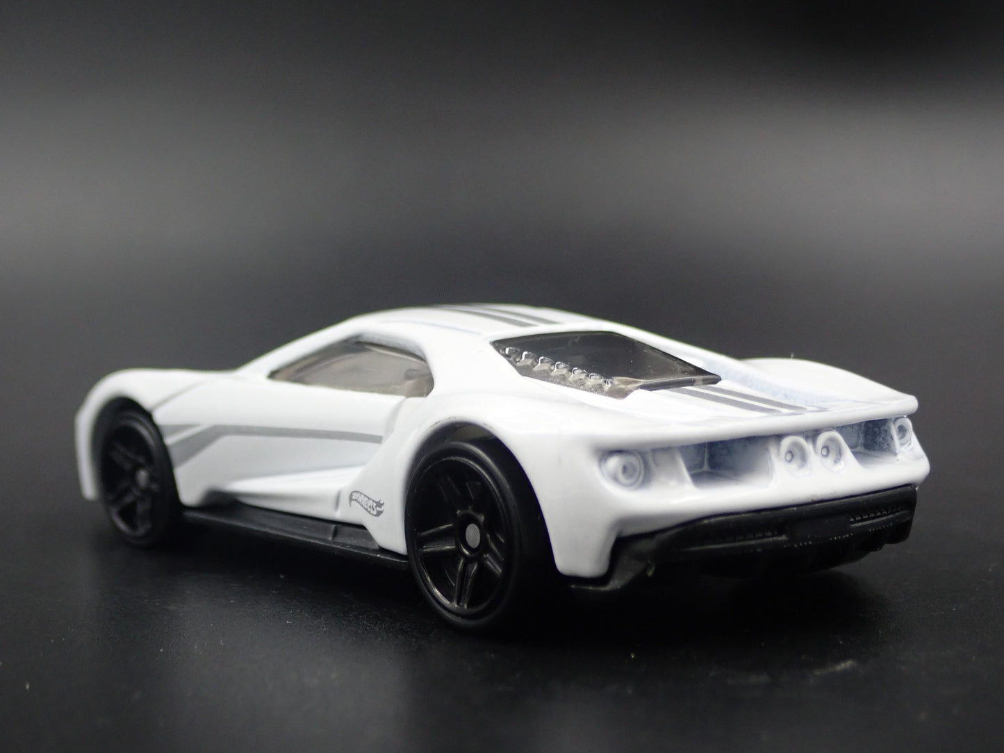 2017-2022 FORD GT SUPERCAR WHITE 1:64 SCALE COLLECTIBLE DIECAST MODEL CAR