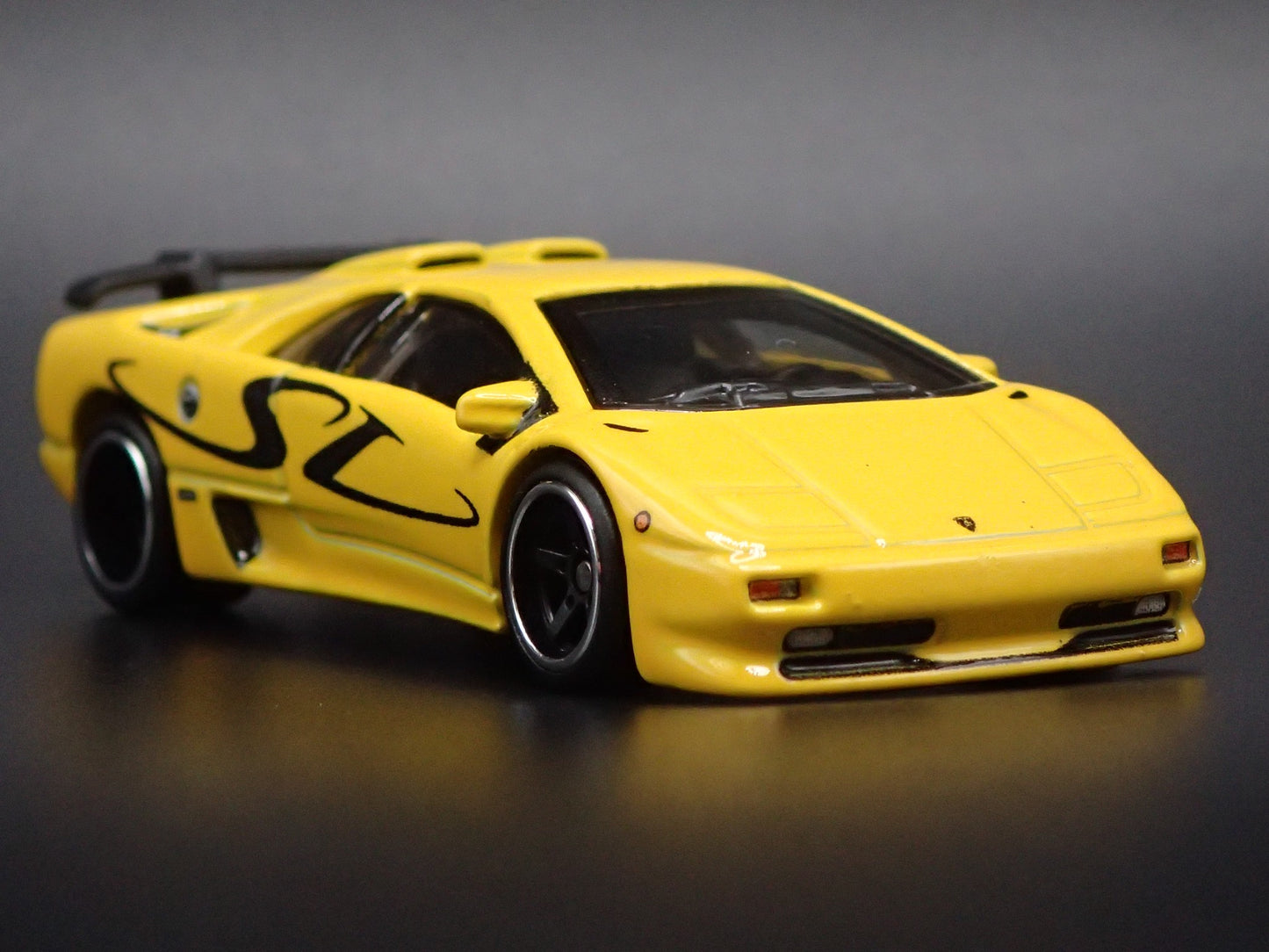 1995 95 LAMBORGHINI DIABLO SV SUPER CAR 1/64 SCALE DIORAMA DIECAST MODEL CAR