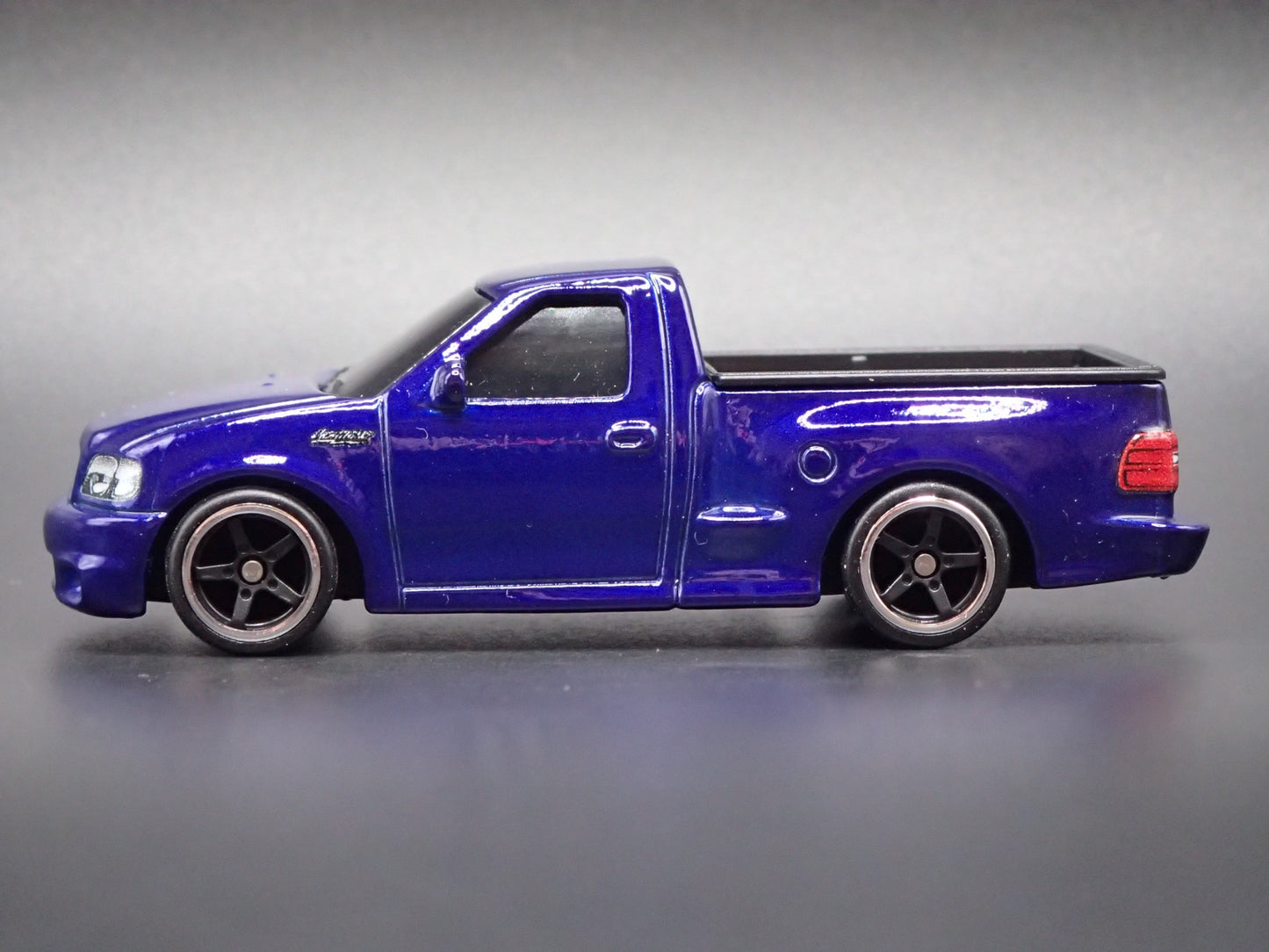 1999-2004 FORD SVT F150 LIGHTNING PICKUP TRUCK BLUE 1:64 SCALE DIECAST MODEL CAR