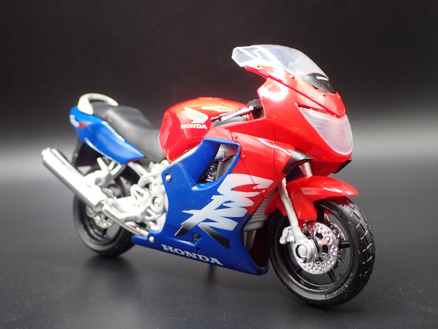 HONDA CBR 600F4 SPORTS BIKE MOTORCYCLE RED 1/18 SCALE DIORAMA DIECAST MODEL BIKE