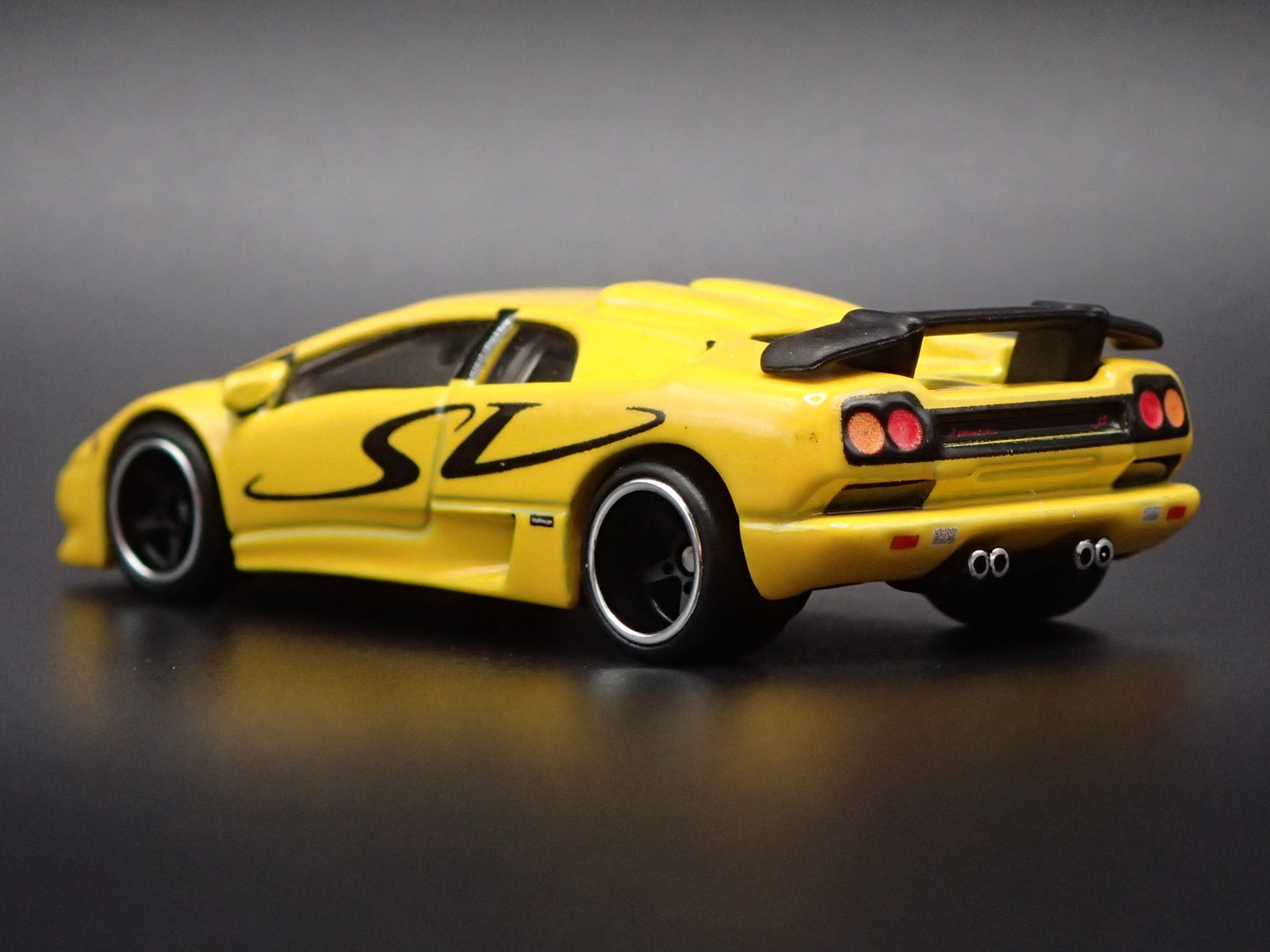 1995 95 LAMBORGHINI DIABLO SV SUPER CAR 1/64 SCALE DIORAMA DIECAST MODEL CAR