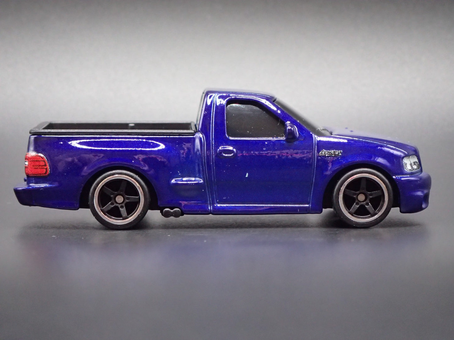 1999-2004 FORD SVT F150 LIGHTNING PICKUP TRUCK BLUE 1:64 SCALE DIECAST MODEL CAR