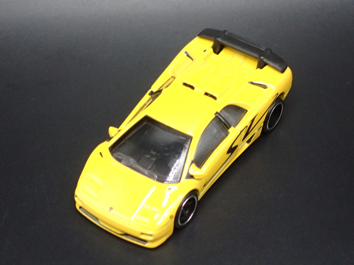 1995 95 LAMBORGHINI DIABLO SV SUPER CAR 1/64 SCALE DIORAMA DIECAST MODEL CAR