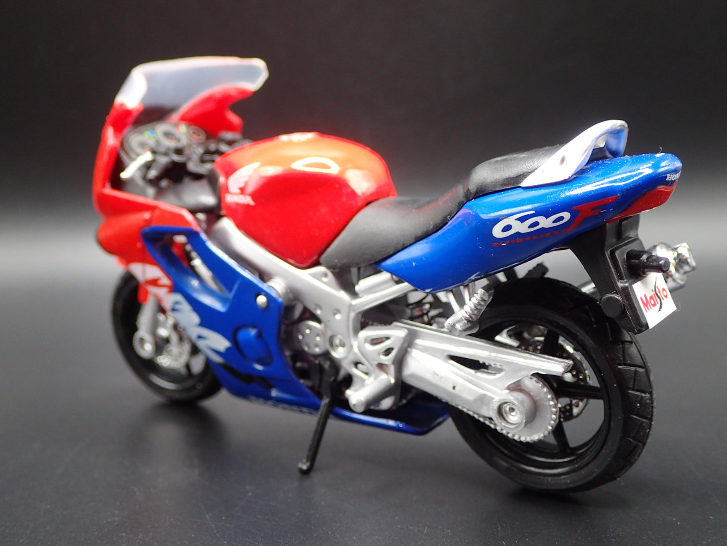 HONDA CBR 600F4 SPORTS BIKE MOTORCYCLE RED 1/18 SCALE DIORAMA DIECAST MODEL BIKE