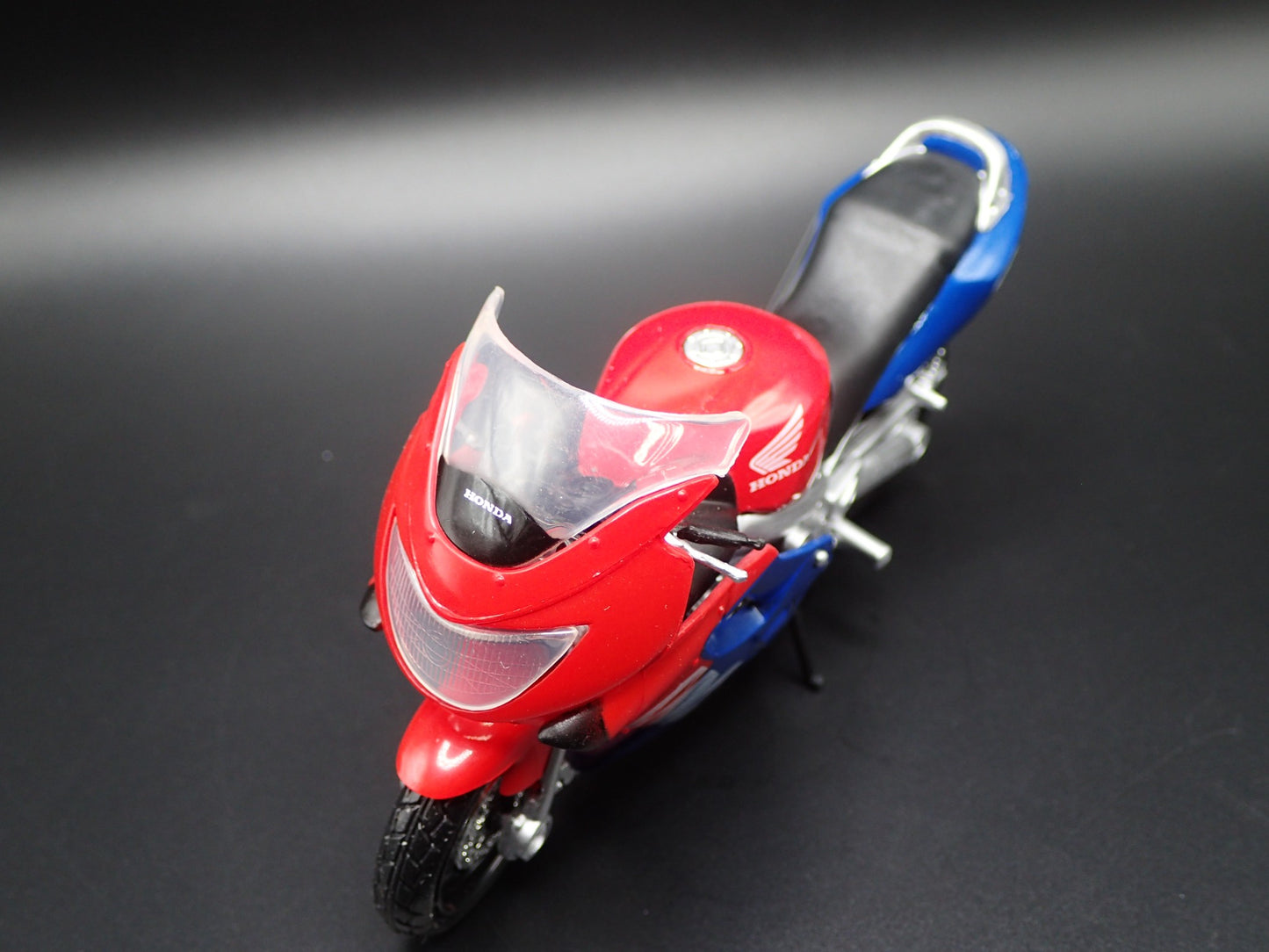 HONDA CBR 600F4 SPORTS BIKE MOTORCYCLE RED 1/18 SCALE DIORAMA DIECAST MODEL BIKE