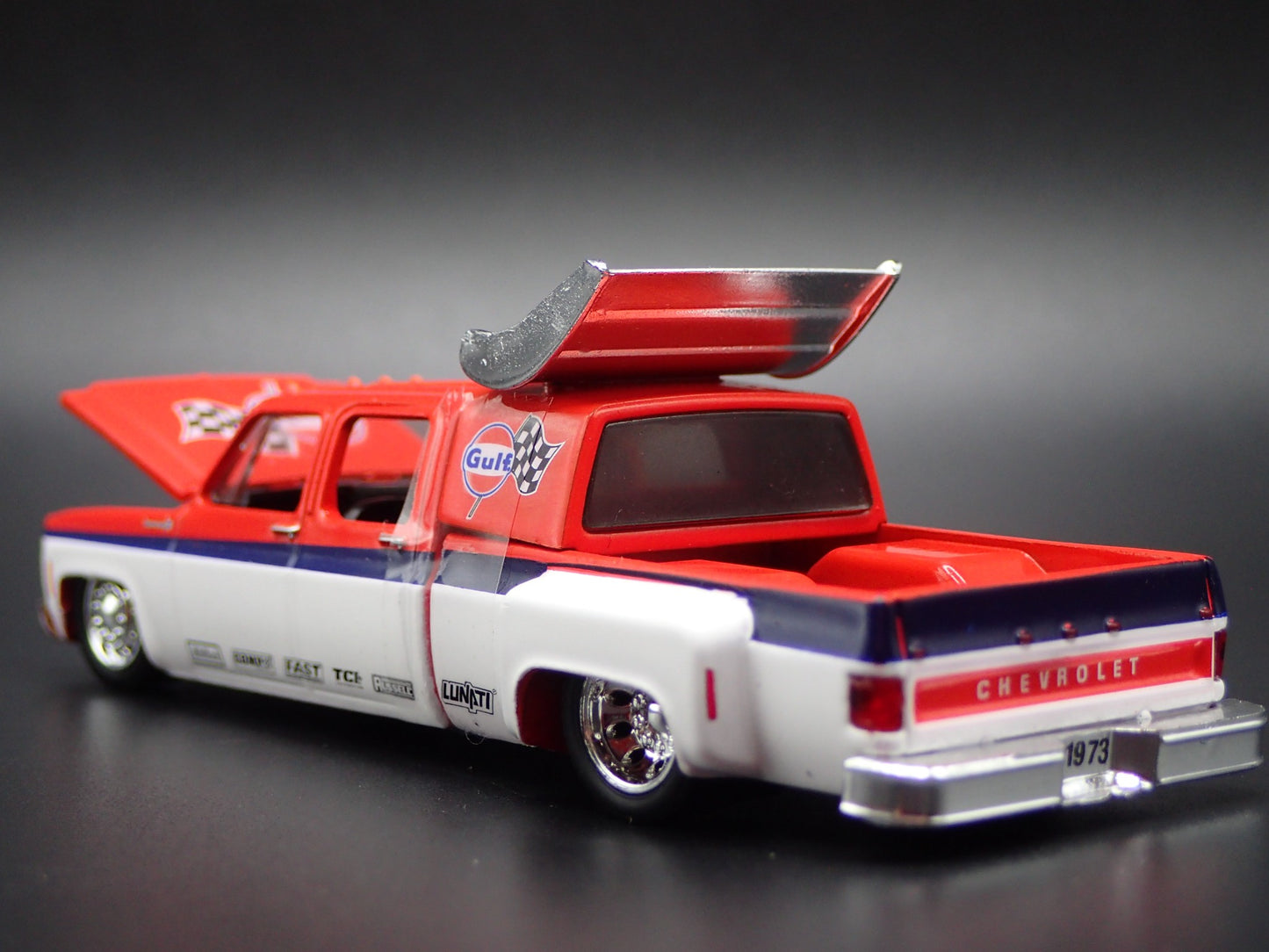 1973 73 CHEVY CHEYENNE SUPER 30 DUALLY SQUARE BODY TRUCK 1/64 DIECAST MODEL CAR