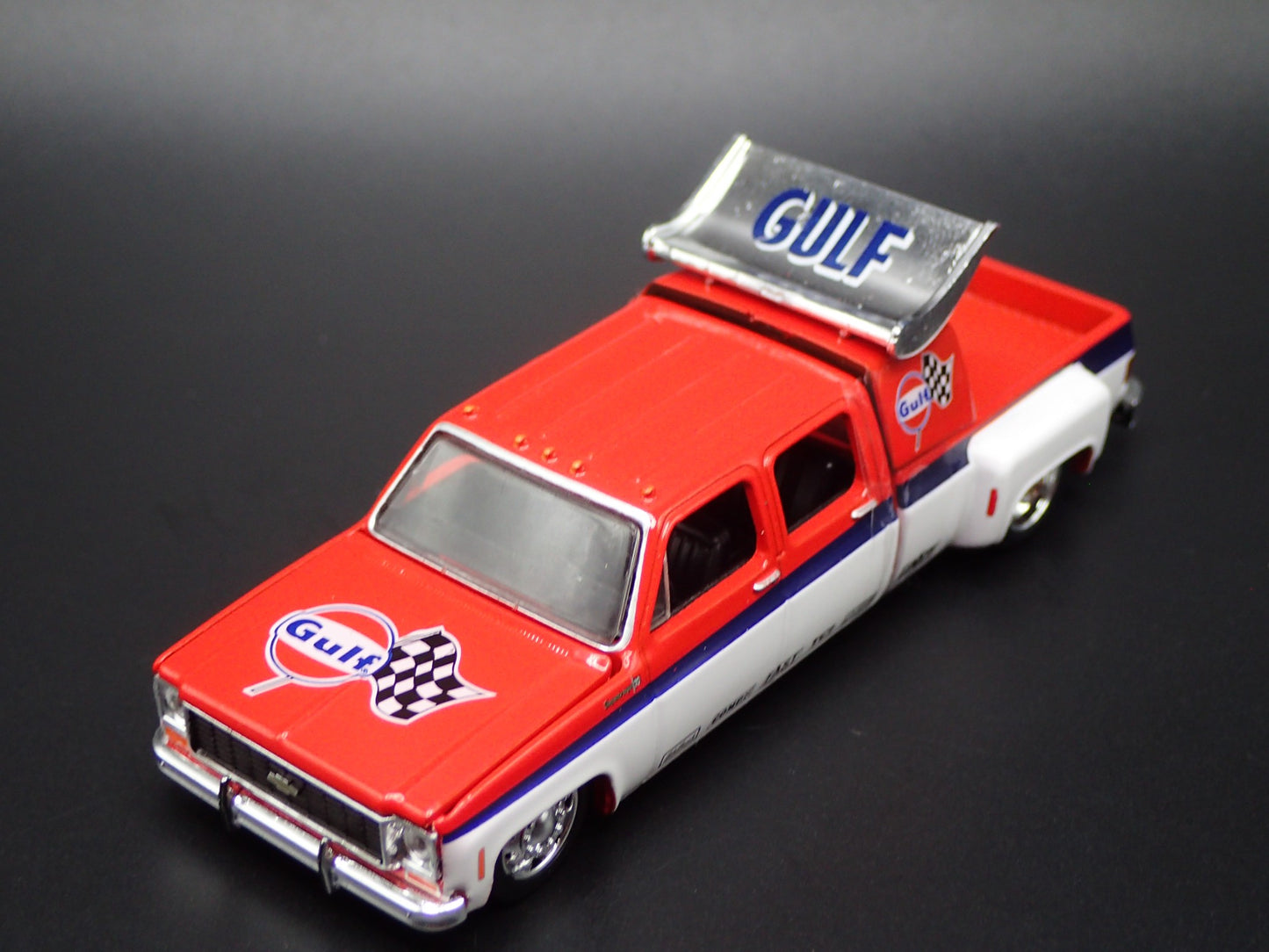 1973 73 CHEVY CHEYENNE SUPER 30 DUALLY SQUARE BODY TRUCK 1/64 DIECAST MODEL CAR