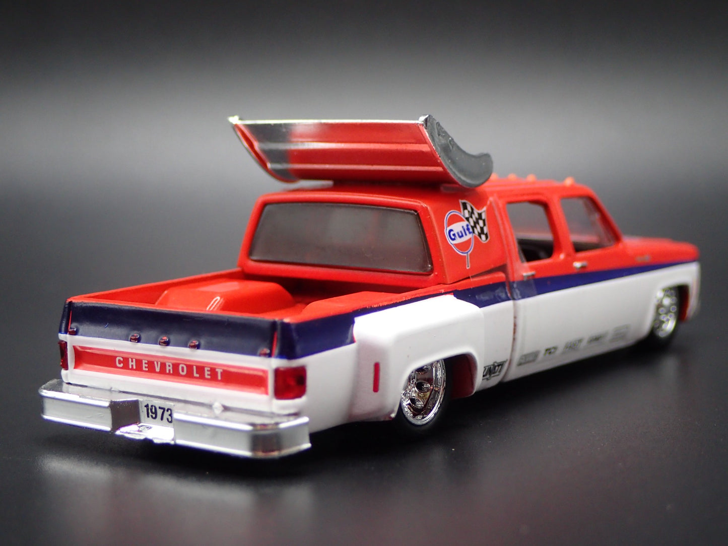 1973 73 CHEVY CHEYENNE SUPER 30 DUALLY SQUARE BODY TRUCK 1/64 DIECAST MODEL CAR