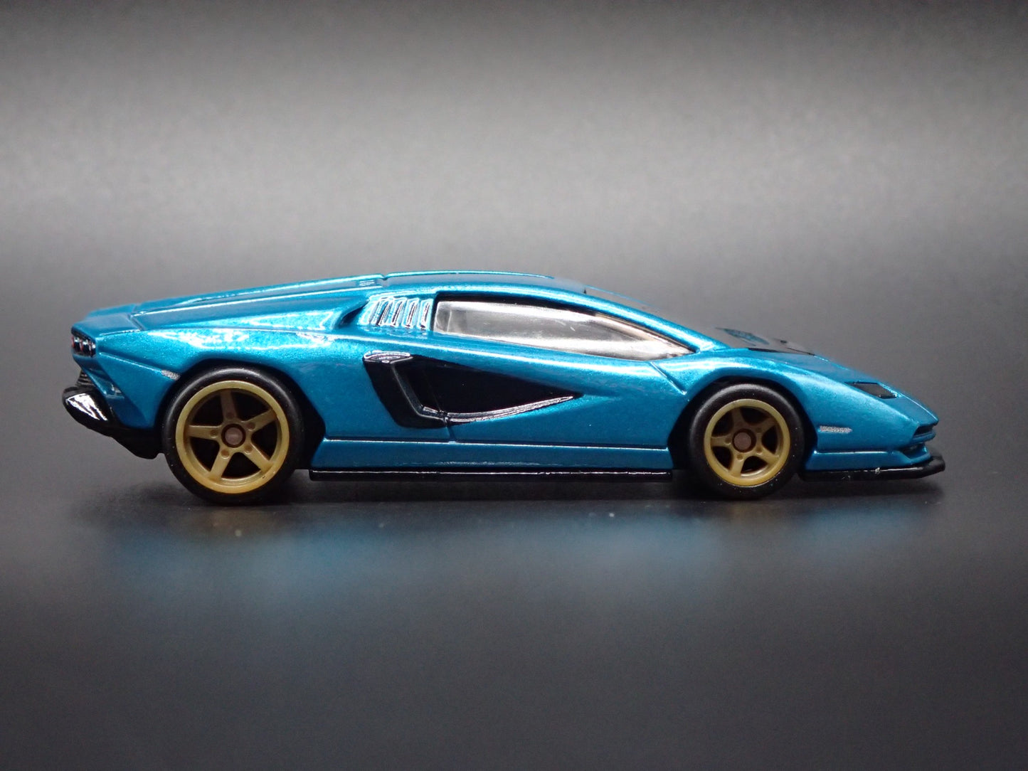 2021 21 LAMBORGHINI COUNTACH LPI 800-4 1:64 SCALE COLLECTIBLE DIECAST MODEL CAR