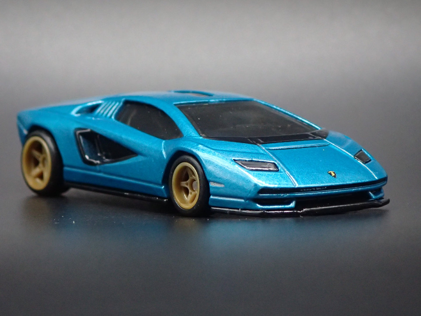 2021 21 LAMBORGHINI COUNTACH LPI 800-4 1:64 SCALE COLLECTIBLE DIECAST MODEL CAR