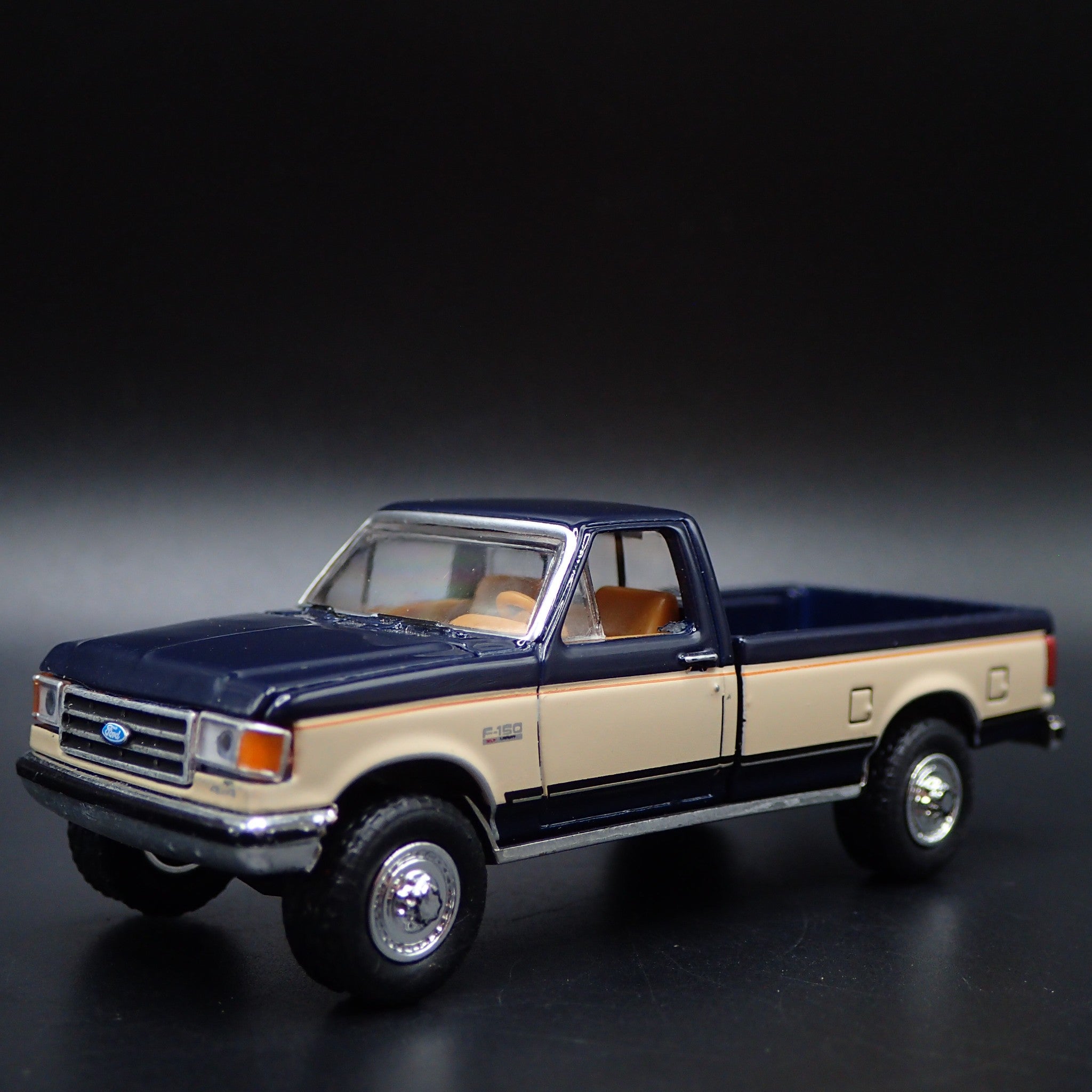 1991 91 FORD F150 XLT LARIAT PICKUP TRUCK 1:64 SCALE DIORAMA