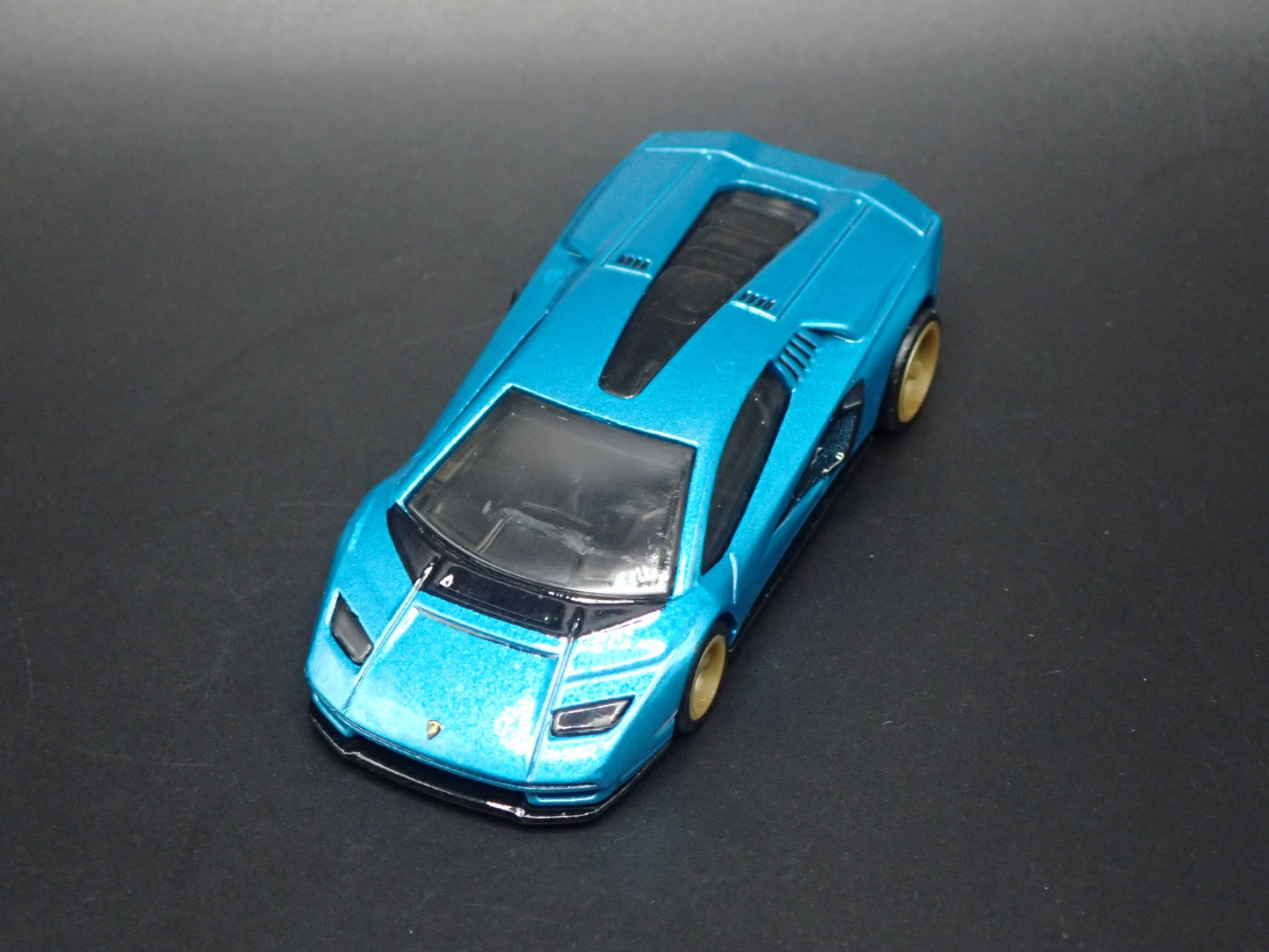 2021 21 LAMBORGHINI COUNTACH LPI 800-4 1:64 SCALE COLLECTIBLE DIECAST MODEL CAR