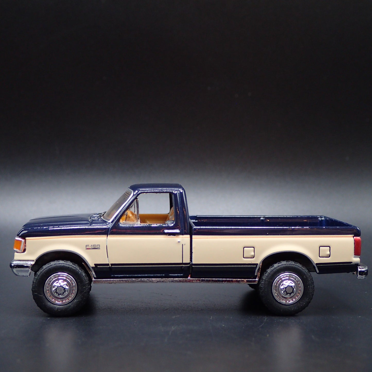 1991 91 FORD F150 XLT LARIAT PICKUP TRUCK 1:64 SCALE DIORAMA DIECAST MODEL CAR