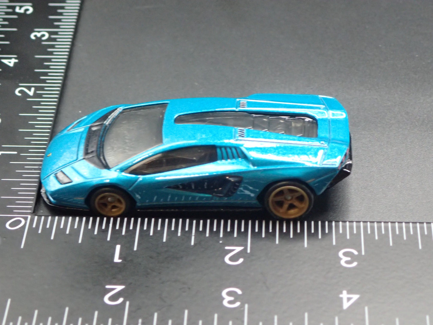 2021 21 LAMBORGHINI COUNTACH LPI 800-4 1:64 SCALE COLLECTIBLE DIECAST MODEL CAR